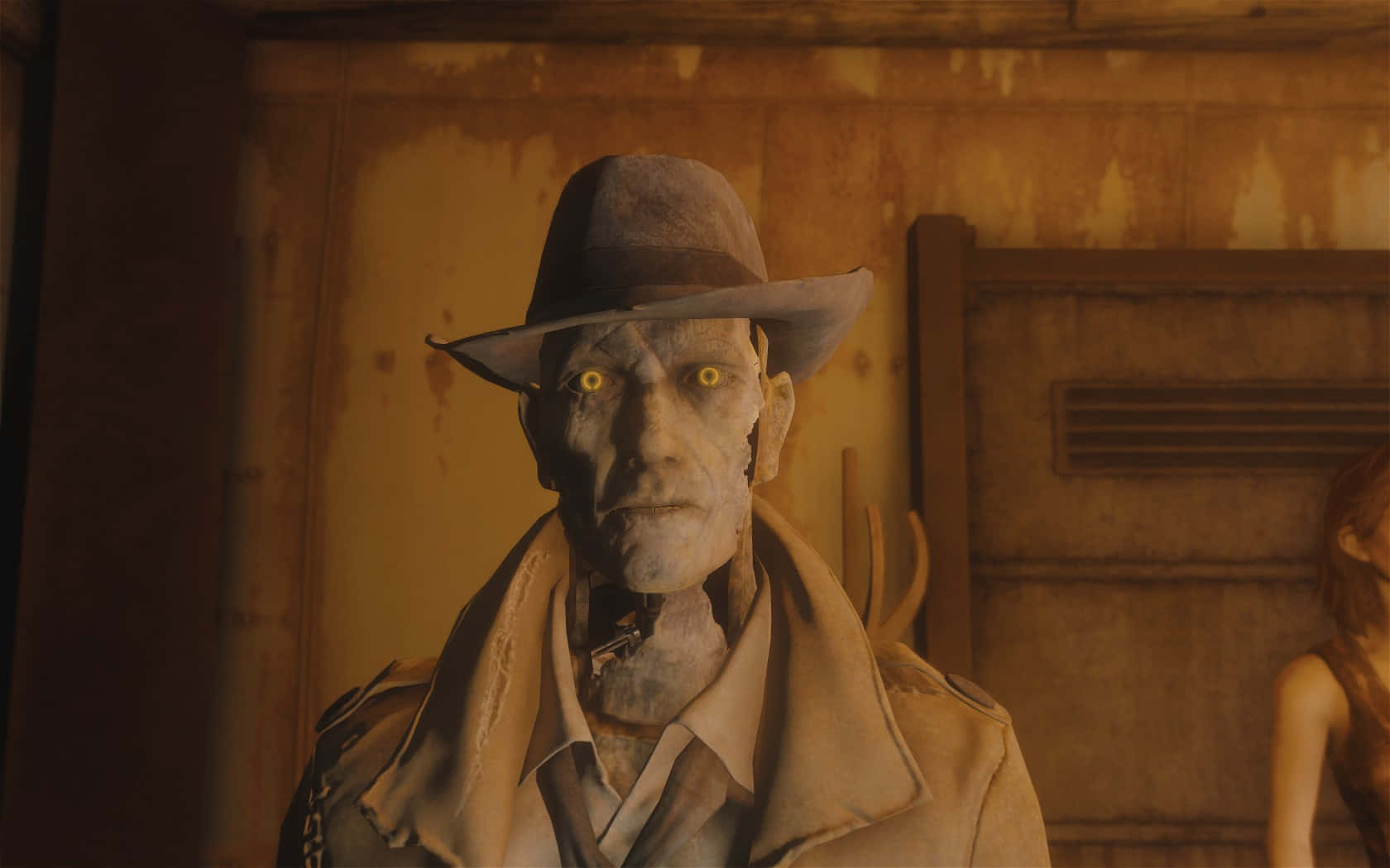 Nick Valentine 桌布 壁紙 — 一個臉色蒼白的不死男子，擁有發光的黃色眼睛，戴著紳士帽，在昏暗生鏽的室內凝視著。