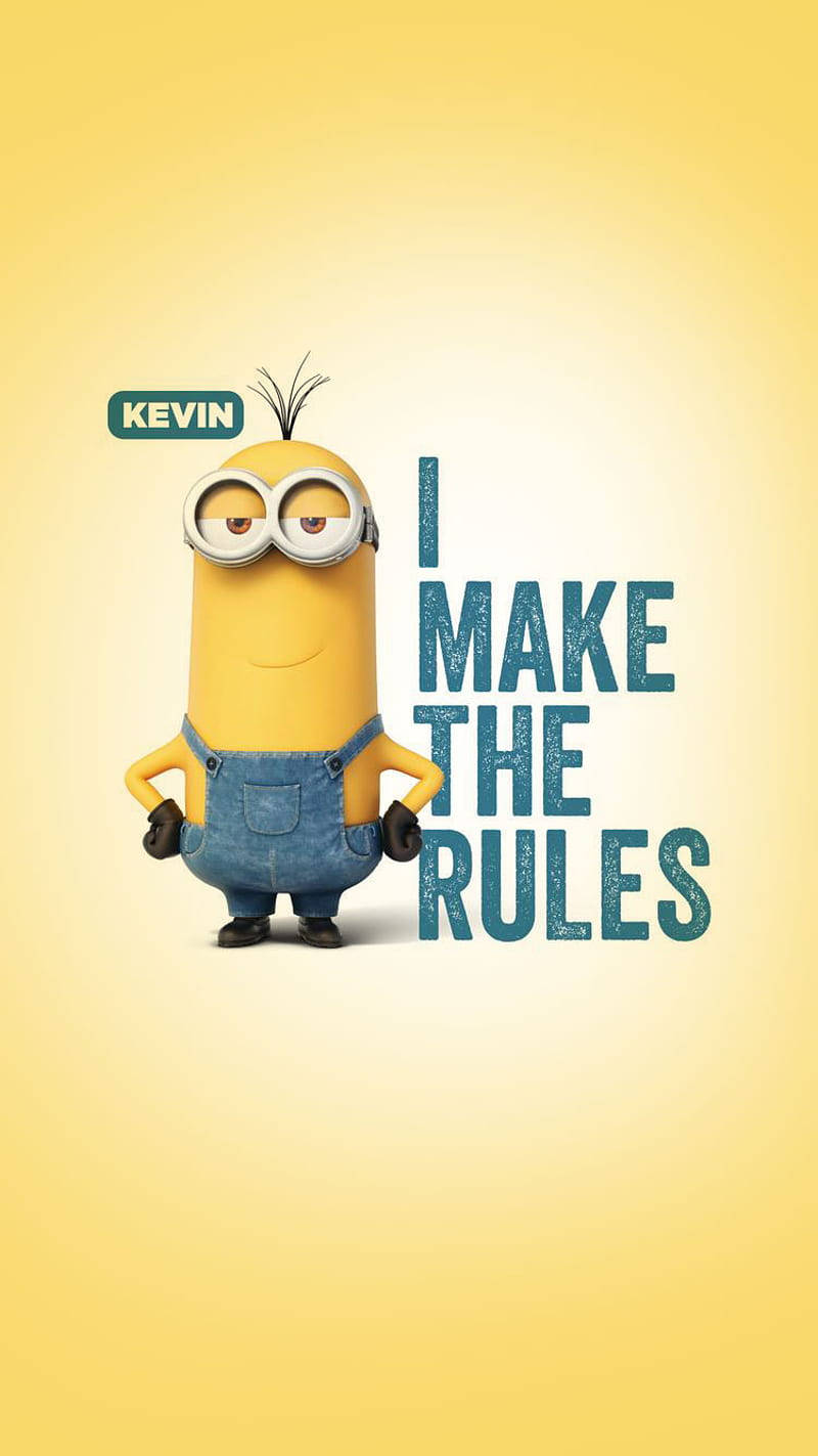 Minion Phone 桌布 壁紙 — 一個自信滿滿的黃色Minion名叫Kevin，雙手叉腰站在粗體字旁邊，在溫暖黃色漸變背景上宣佈『我制定規則』。