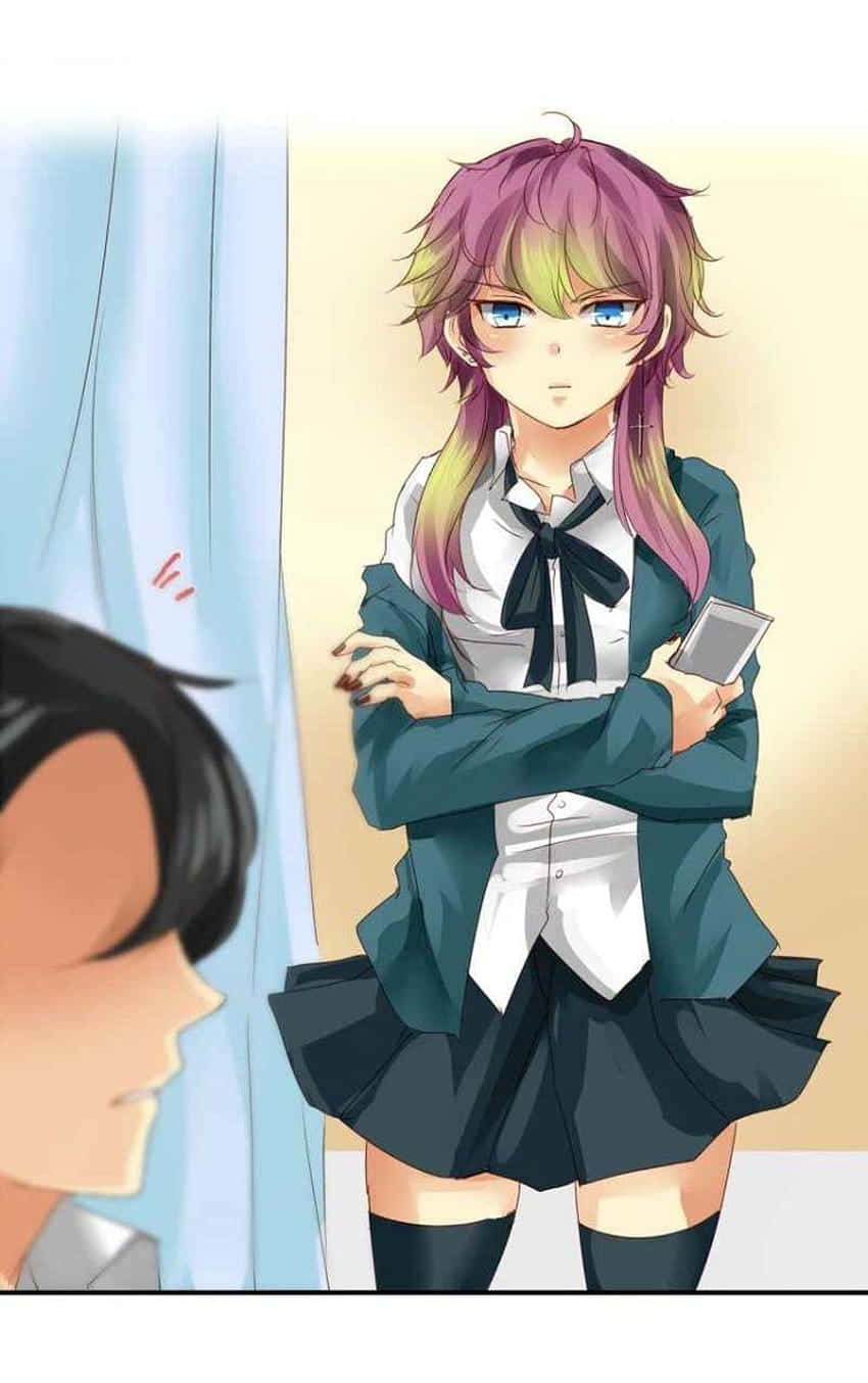 Unordinary 桌布 壁紙 — 一個自信的動漫女孩，紫色和綠色的頭髮，穿著校服，交叉雙臂站著，拿著手機。