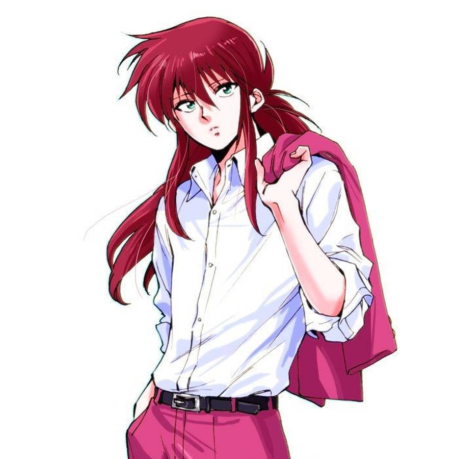 Kurama 桌布 壁紙 — 一個自信的動漫女孩，長著紅色長髮和綠色眼睛，穿著白色襯衫和粉紅色褲子，肩上披著一件粉紅色外套。