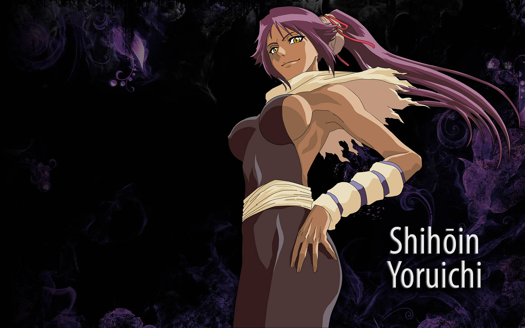 Yoruichi 桌布 壁紙 — 一個自信的動漫女性，長長紫色頭髮和繃帶包裹的手臂，站在黑暗旋轉的紫色背景前。