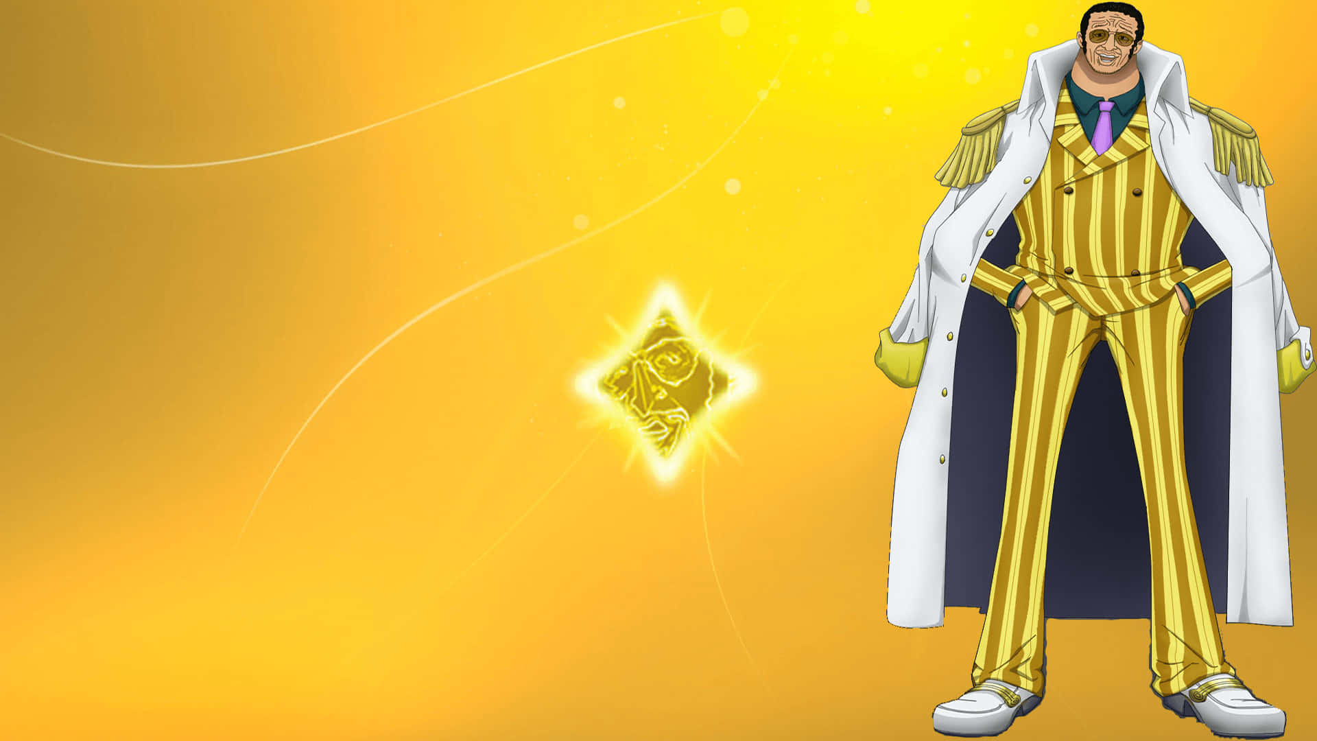 Kizaru 桌布 壁紙 — 一個自信的動漫角色，身穿金色條紋西裝和白色外套，站在明亮的黃色漸變背景前，帶有發光的鑽石標誌。