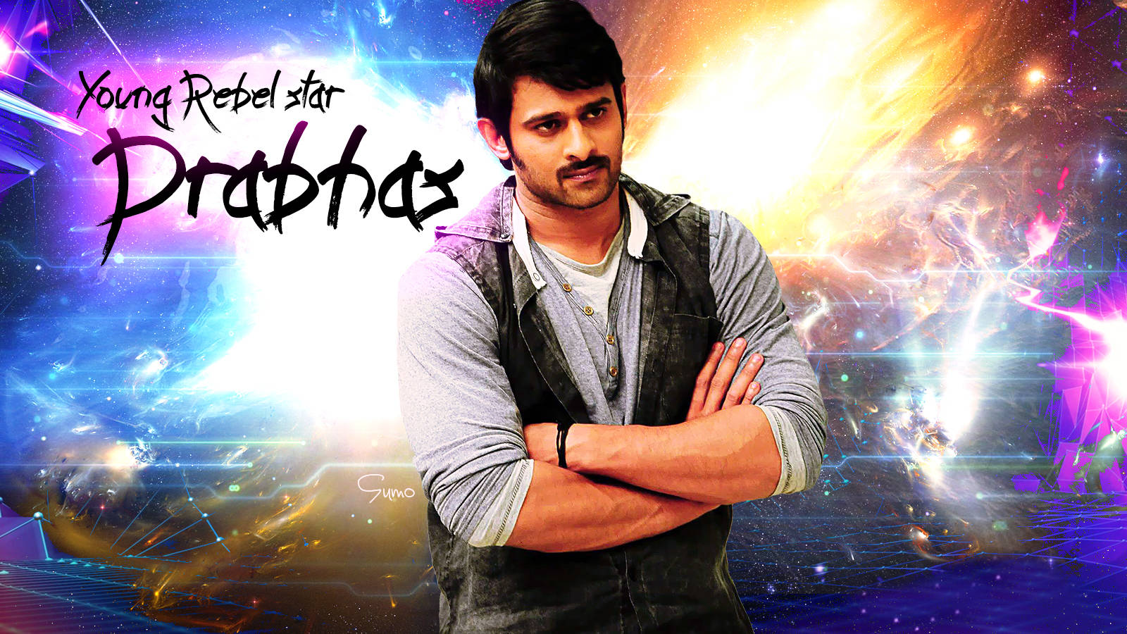 Prabhas 桌布 壁紙 — 一個自信的男人雙臂交叉，站在充滿活力的宇宙背景前，背景有霓虹能量爆發和星雲。