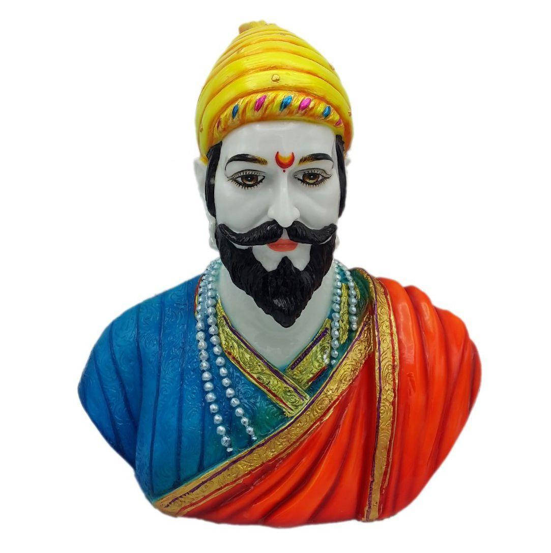 Chhatrapati Shivaji Maharaj 桌布 壁紙 — 一個色彩繽紛的樹脂半身像，描繪一位留鬍鬚的男子，戴著黃色頭巾，身穿飾有珍珠和金色滾邊的紅橙色長袍。