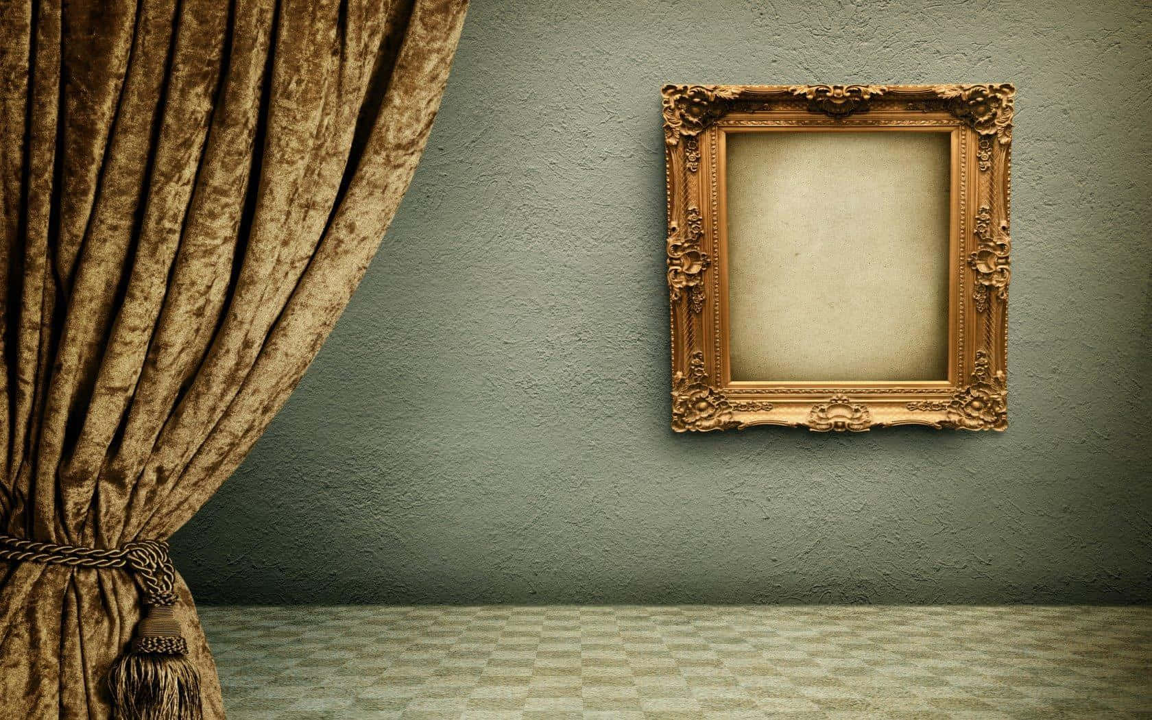Frame 桌布 壁紙 — 一個華麗的金色畫框掛在紋理灰色牆上，旁邊是厚重的天鵝絨窗簾，在一個寧靜的房間裡。