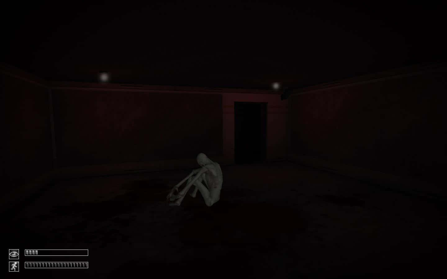SCP 桌布 壁紙 — 一個蒼白的人形身影蜷縮在光線昏暗、牆壁呈紅色且地板上有血跡的房間裡。