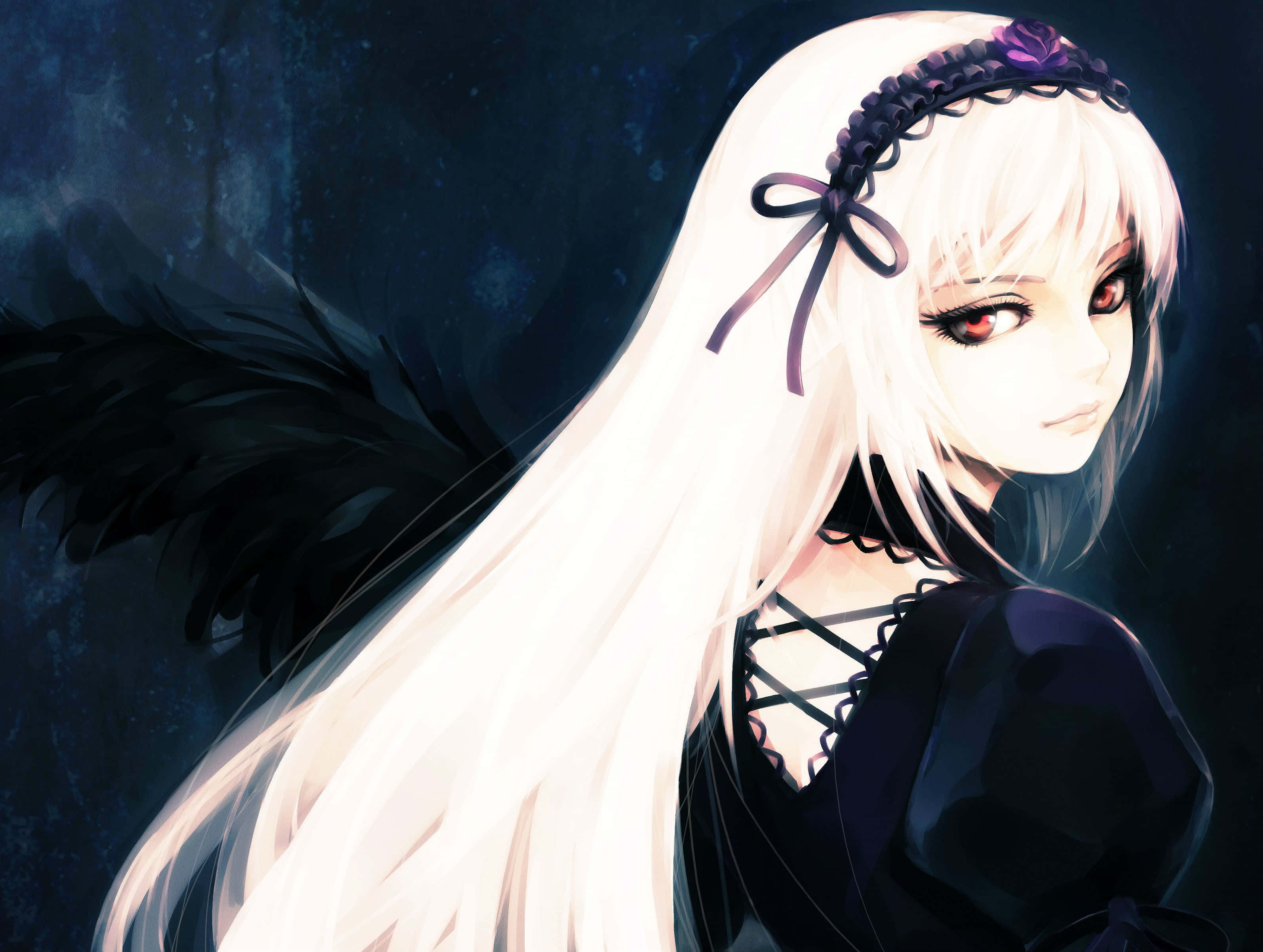 Gothic Costumes 桌布 壁紙 — 一個蒼白的動漫女孩，長長的白髮和紅色的眼睛，穿著黑色蕾絲連衣裙，擁有深色翅膀，背景是憂鬱的藍色。