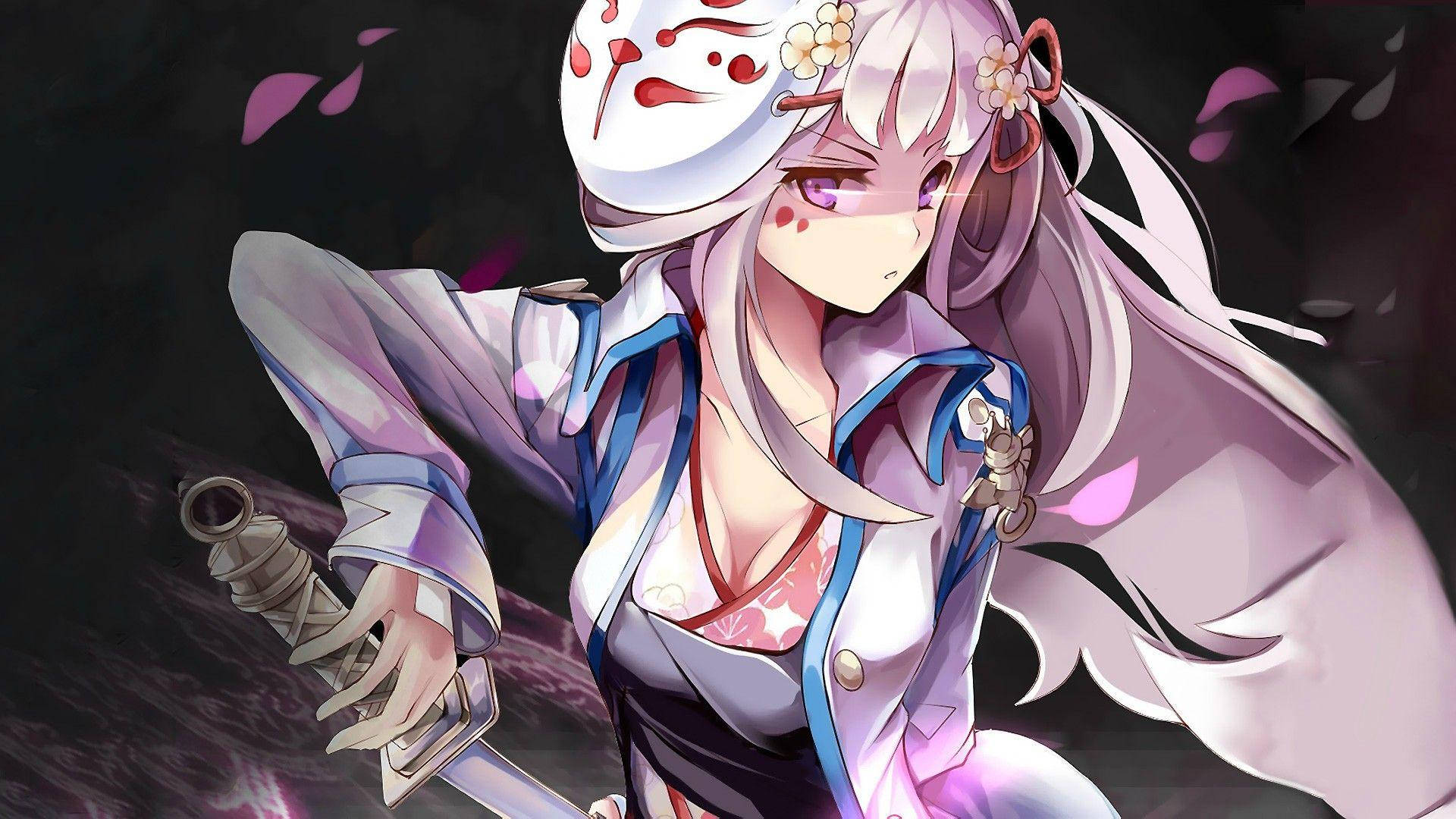 Ecchi 桌布 壁紙 — 一個蒼白的動漫女孩，長長銀髮，戴著白色面具，在黑暗背景中手持劍，周圍有漂浮的粉紅色花瓣。