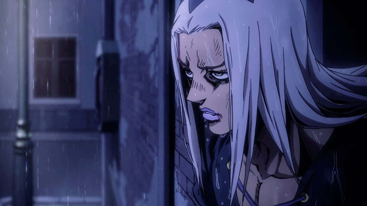 Leone Abbacchio 桌布 壁紙 — 一個蒼白的動漫女性，長長銀髮，站在雨中的小巷裡，在昏暗的藍光下，她的臉上刻滿了悲傷。