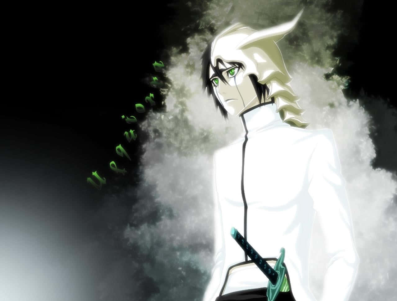 Ulquiorra Cifer 桌布 壁紙 — 一個蒼白的動漫戰士，擁有綠色眼睛和白色頭髮，站在霧中手持劍，發光的綠色文字漂浮在他旁邊。