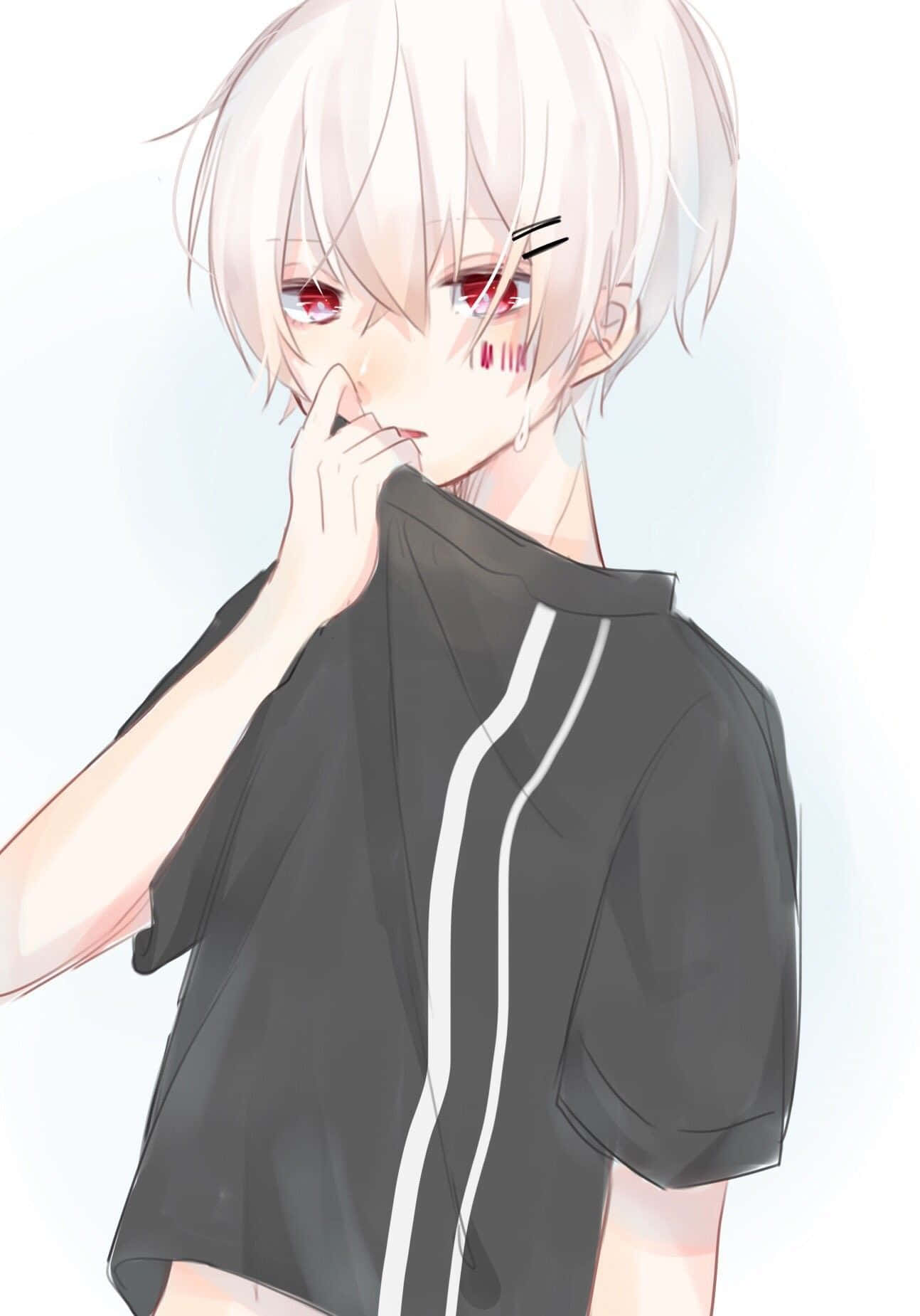 Cute Boy Anime 桌布 壁紙 — 一個蒼白的動漫男孩，白髮紅眼，穿著帶有白色條紋的黑色襯衫，若有所思地觸摸下巴。