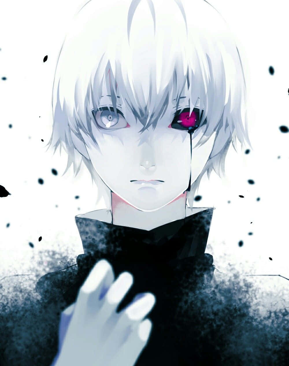 Kaneki Sad 桌布 壁紙 — 一個蒼白的動畫男孩，白髮和一隻發光的粉紅色眼睛，莊嚴地凝視著，黑色墨水在他周圍飛濺。