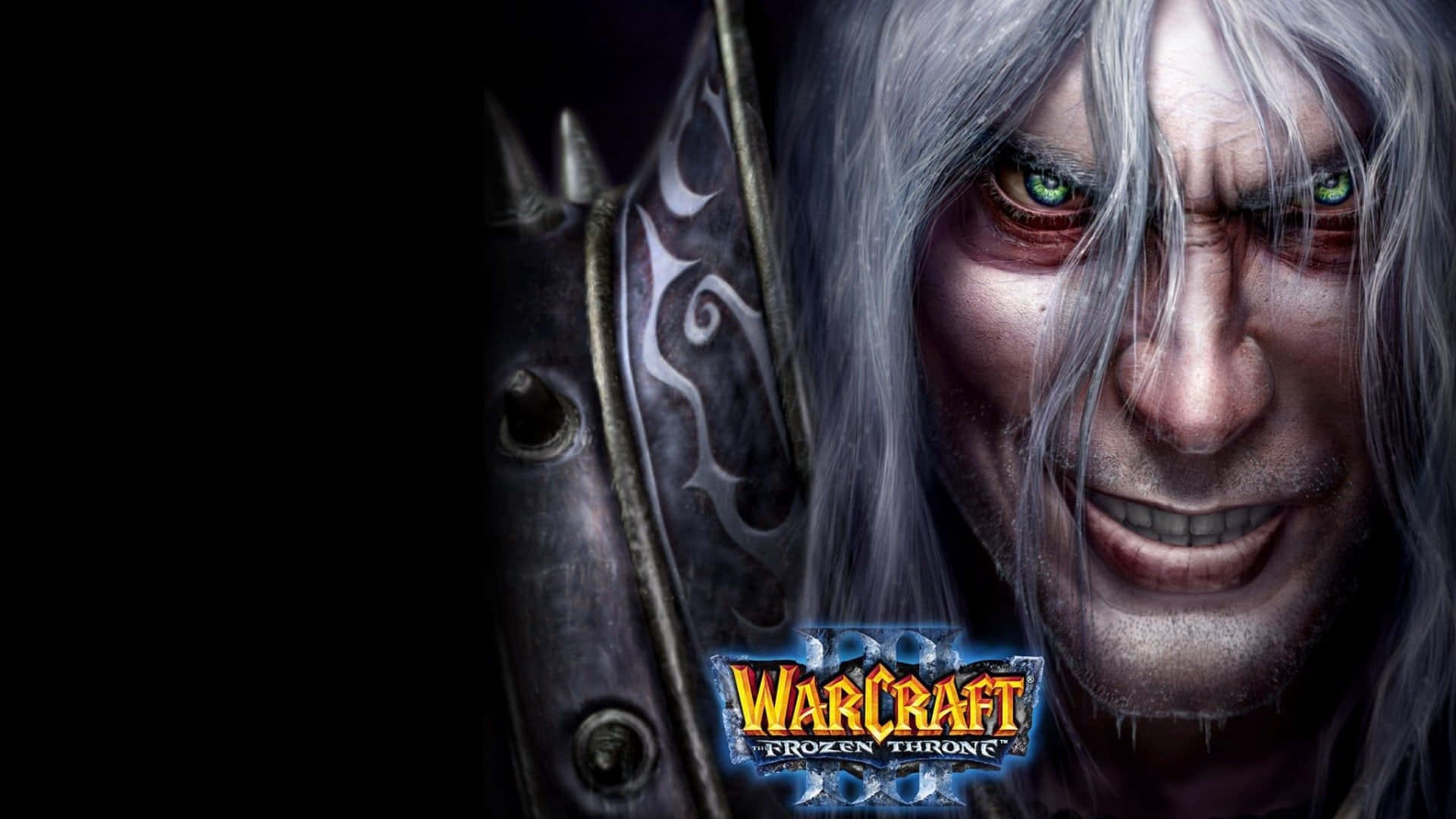 Moba Games 桌布 壁紙 — 一個蒼白的奇幻戰士特寫，擁有發光的綠色眼睛和銀色頭髮，在黑暗背景前手持帶刺武器，充滿威脅感。