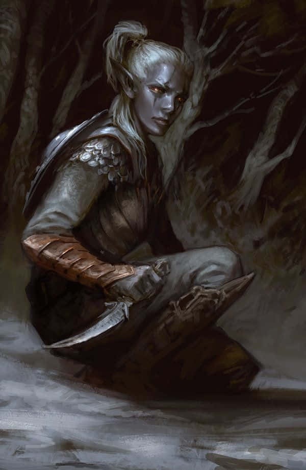 Drow Ranger 桌布 壁紙 — 一個蒼白的精靈，眼睛發出紅光，跪在雪地森林中，在昏暗的光線下握著一把彎曲的刀刃。