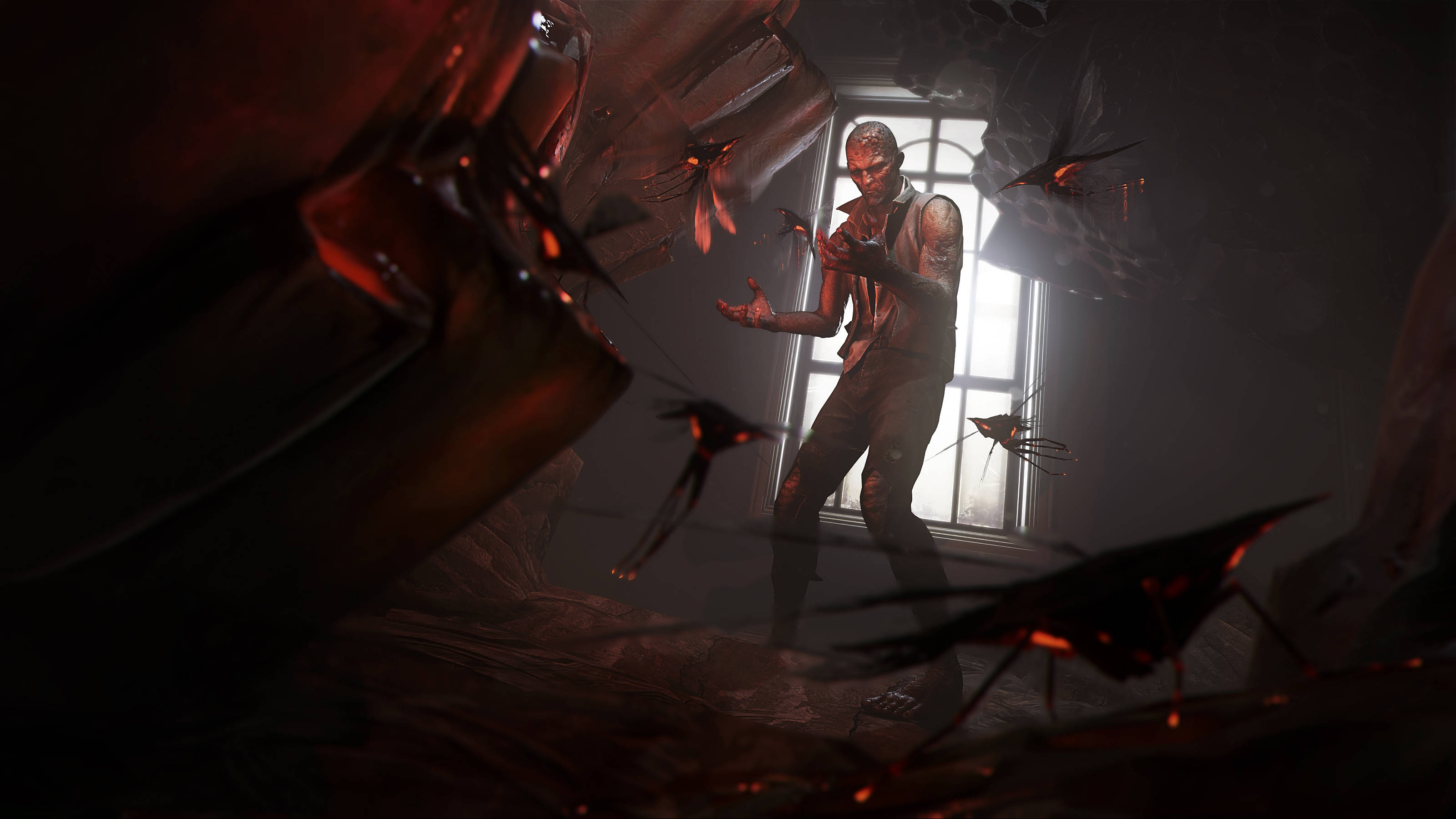 Dishonored 2 桌布 壁紙 — 一個蒼白的身影站在破爛的窗框內，周圍是發光的紅色昆蟲，身處黑暗破敗的房間。