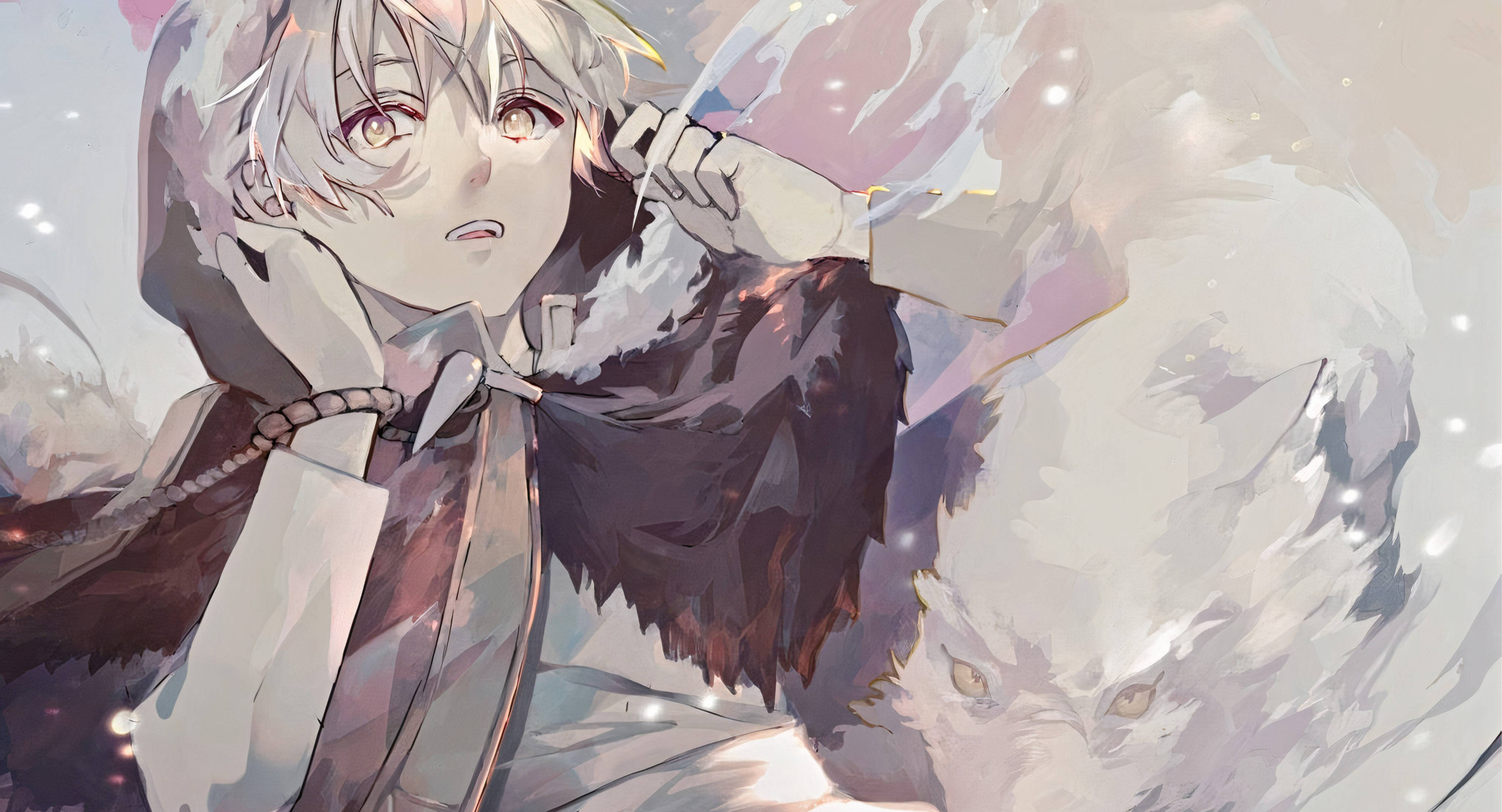 eternity 桌布 壁紙 — 一個蒼白頭髮的動漫男孩穿著毛皮襯裡斗篷，在柔和的粉彩夢幻風景中，手持發光法杖，旁邊有一隻蓬鬆的白狐。