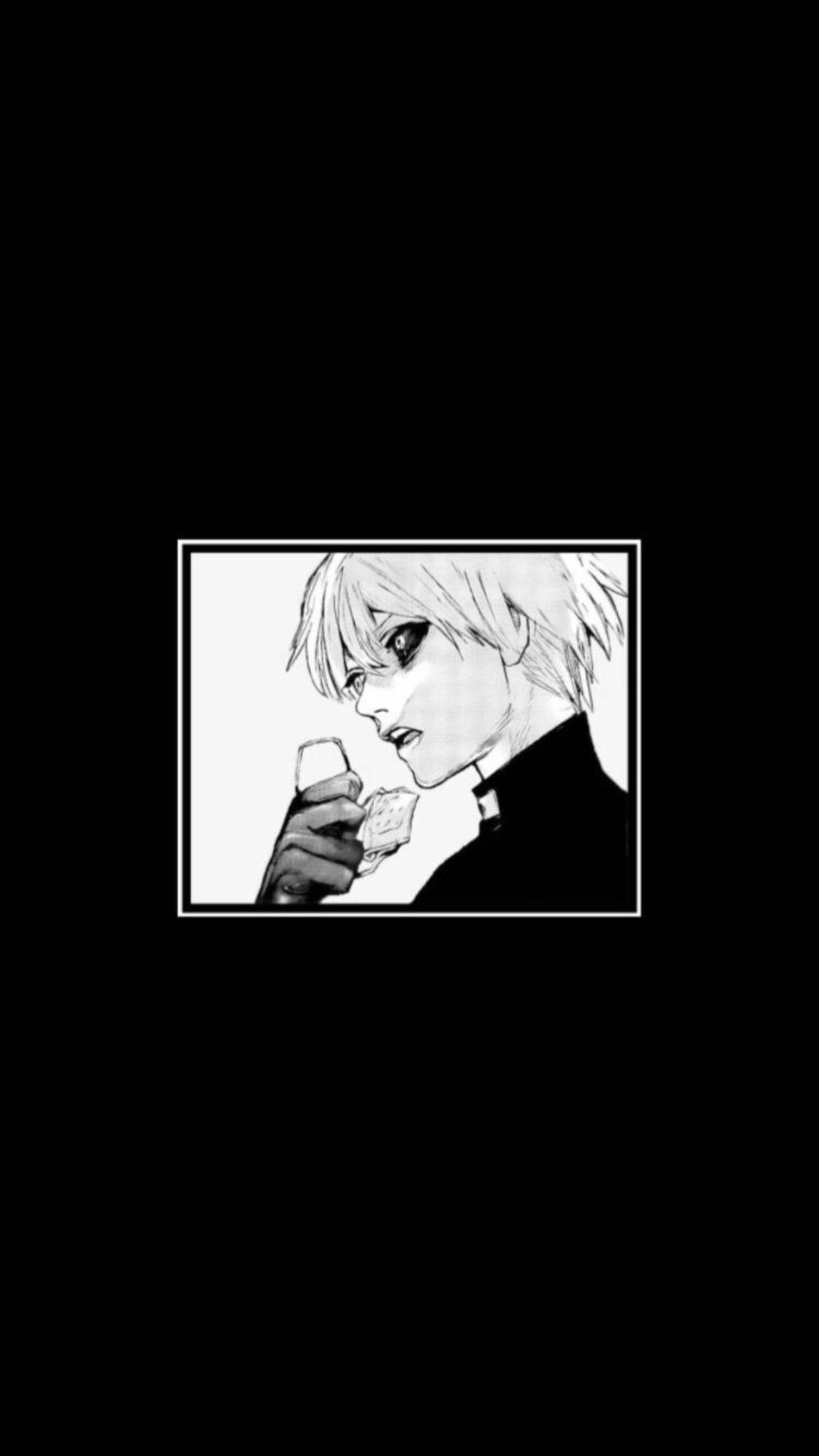 Ken Kaneki 桌布 壁紙 — 一個蒼白頭髮的角色在純黑背景下拿著玻璃杯的黑白動畫肖像。