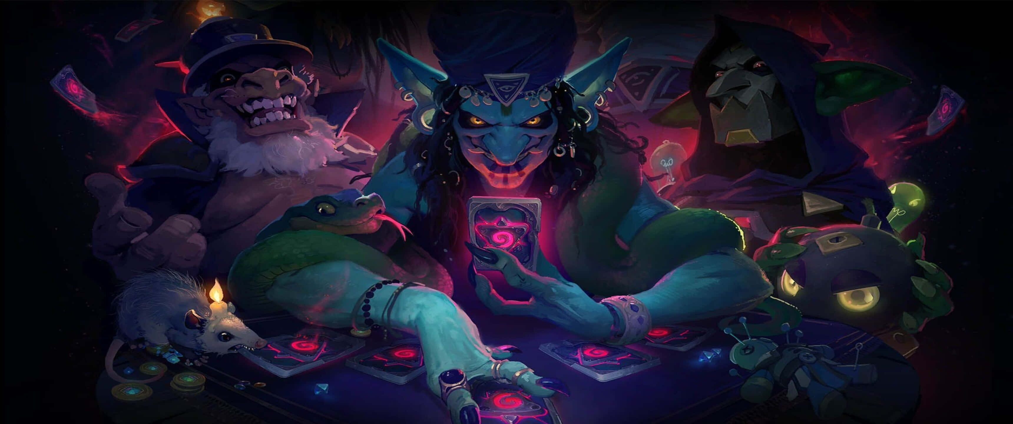 3440x1440p Hearthstone 桌布 壁紙 — 一個藍皮膚的惡魔般的人物，眼睛發光，頭上有角，在一個黑暗神秘的環境中，被怪物般的同伴包圍著，在桌子上玩牌。