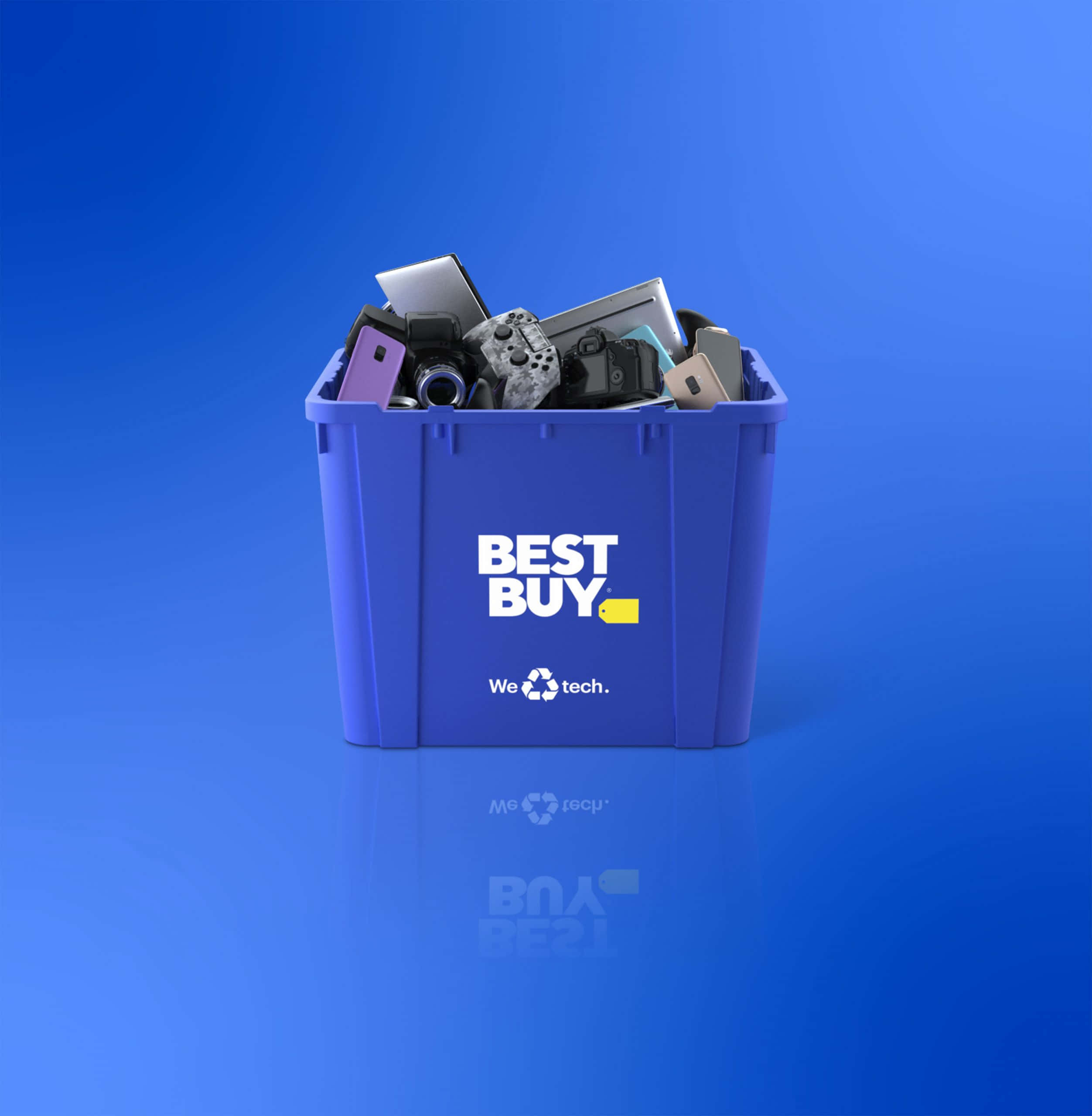 Best Buy 桌布 壁紙 — 一個藍色Best Buy回收箱，裝滿舊電子產品，背景為漸變藍色。