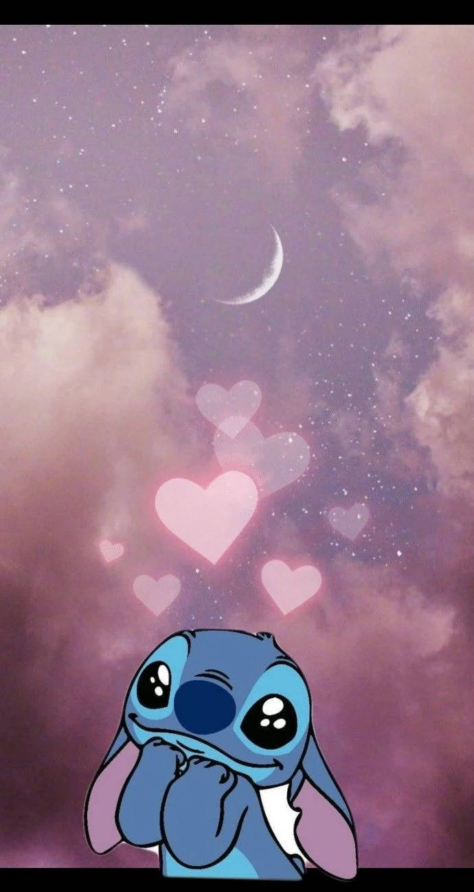 kawaii stitch 桌布 壁紙 — 一個藍色卡通外星人，大眼睛，抬頭看著粉紅色的星空，上面漂浮著心形。
