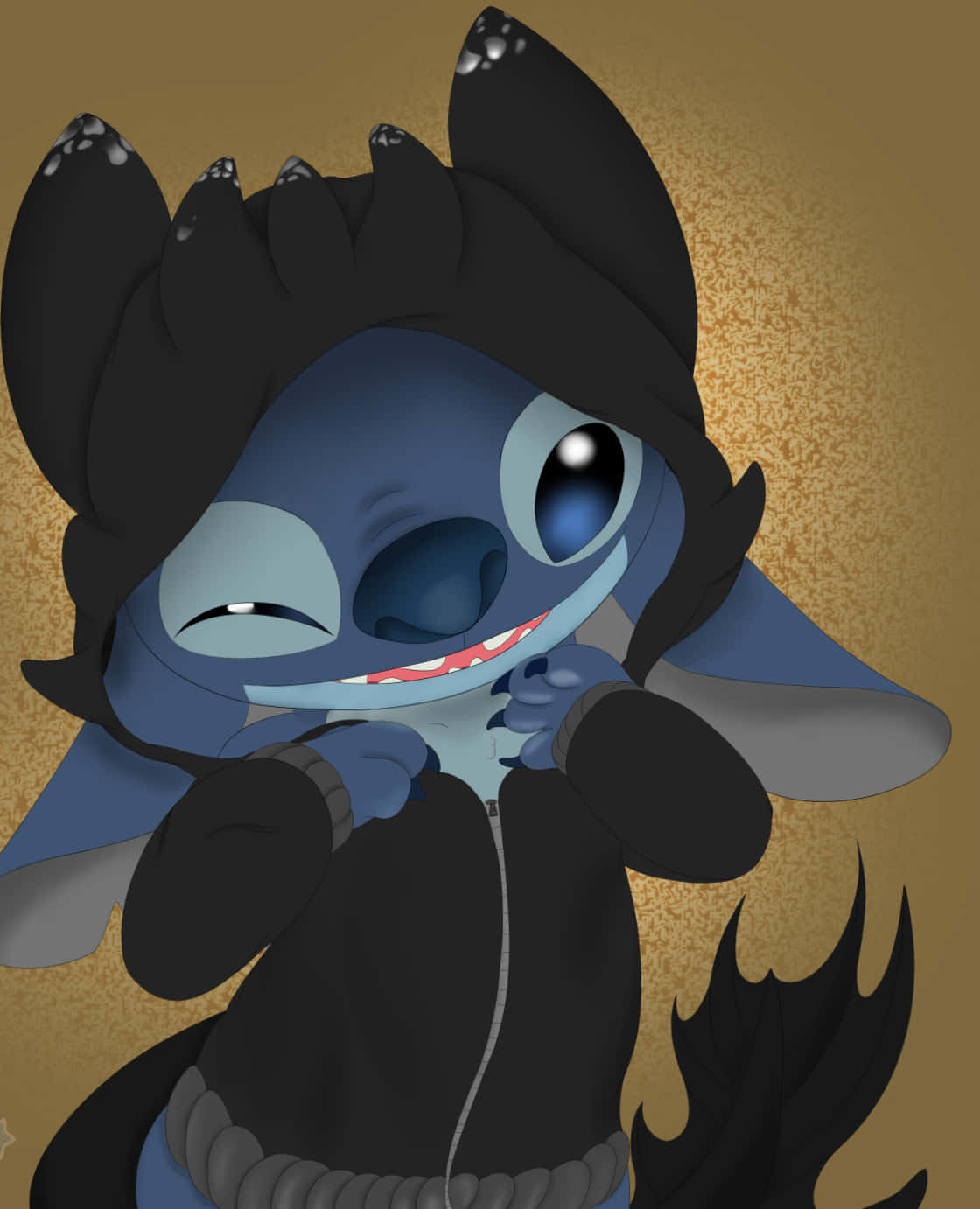 Stitch Halloween 桌布 壁紙 — 一個藍色卡通角色，黑色刺蝟頭，穿著連帽衫，在帶有紋理的金色背景前頑皮地微笑。