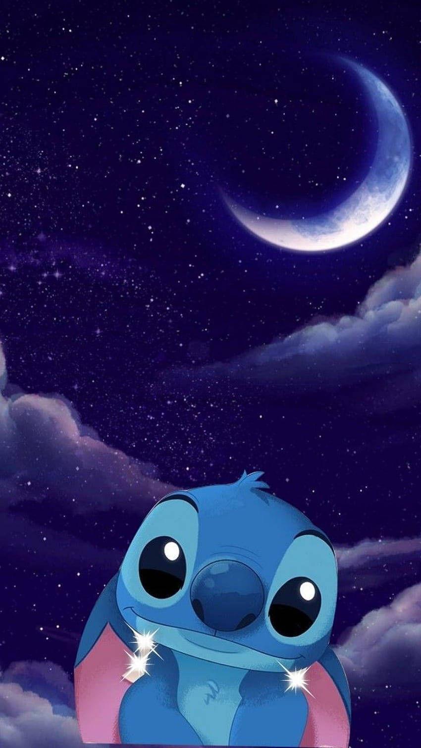 Stitch Galaxy 桌布 壁紙 — 一個藍色大眼睛的外星人凝視著新月和星空。