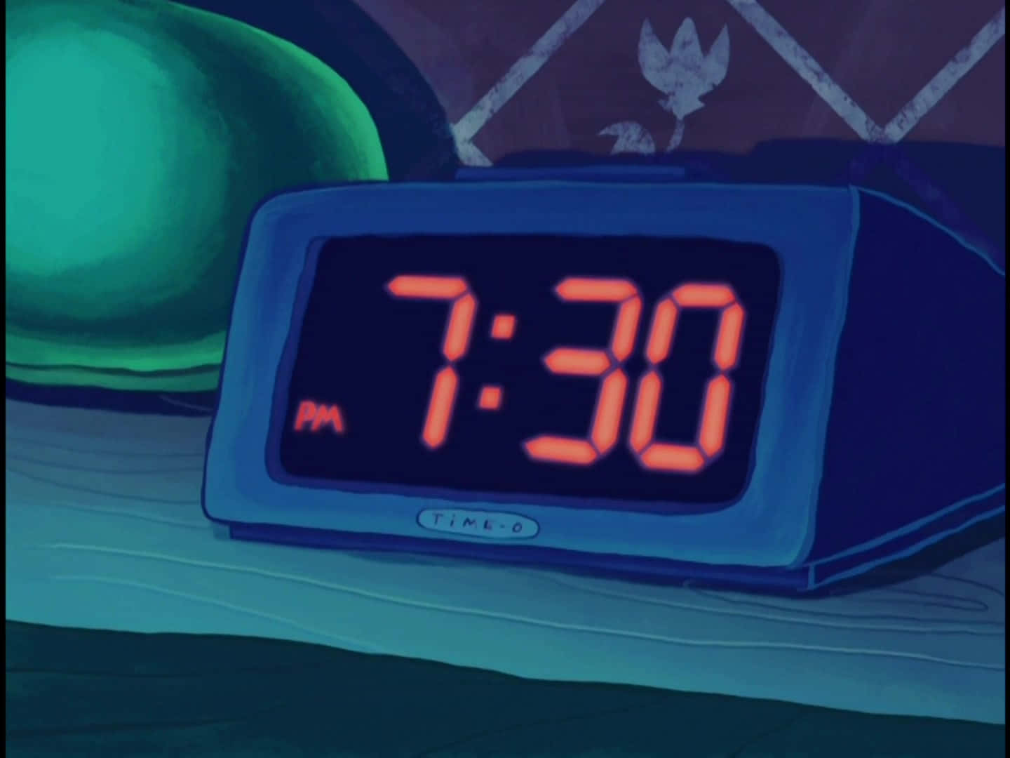 spongebob squarepants 桌布 壁紙 — 一個藍色數位鬧鐘在昏暗的床頭櫃上以發光的紅色數字顯示晚上7點30分。