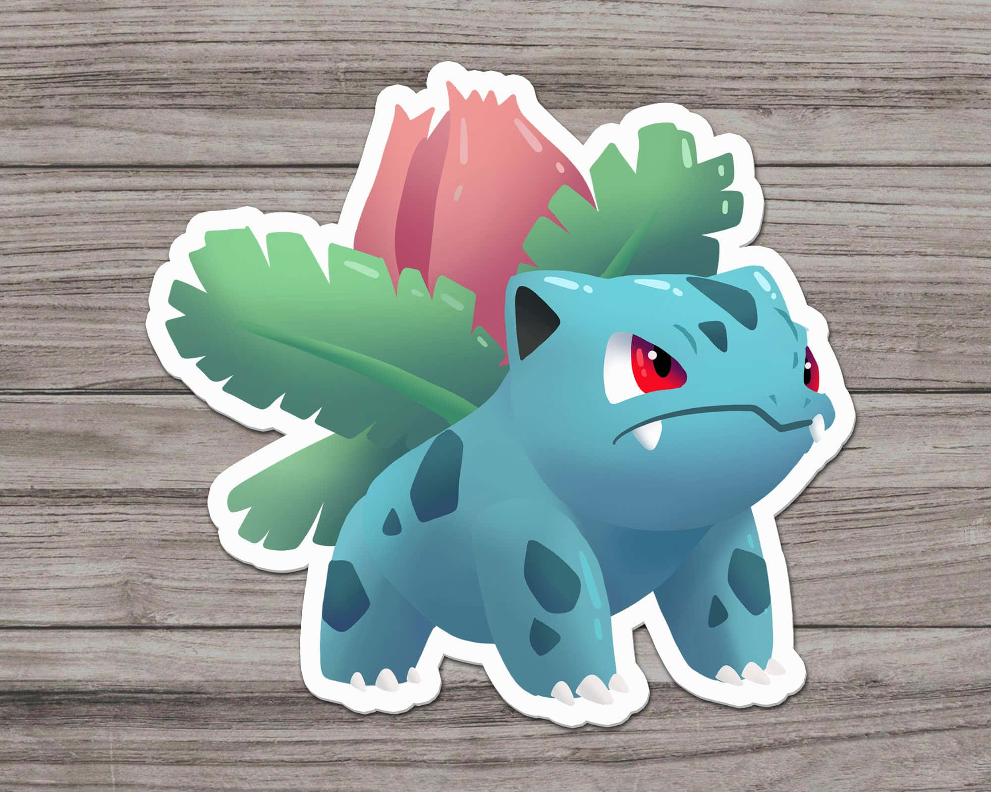 動漫 桌布 壁紙 — 一個藍色的 Bulbasaur 貼紙，帶有綠色和粉紅色的葉冠，放置在一個風化的木質表面上。