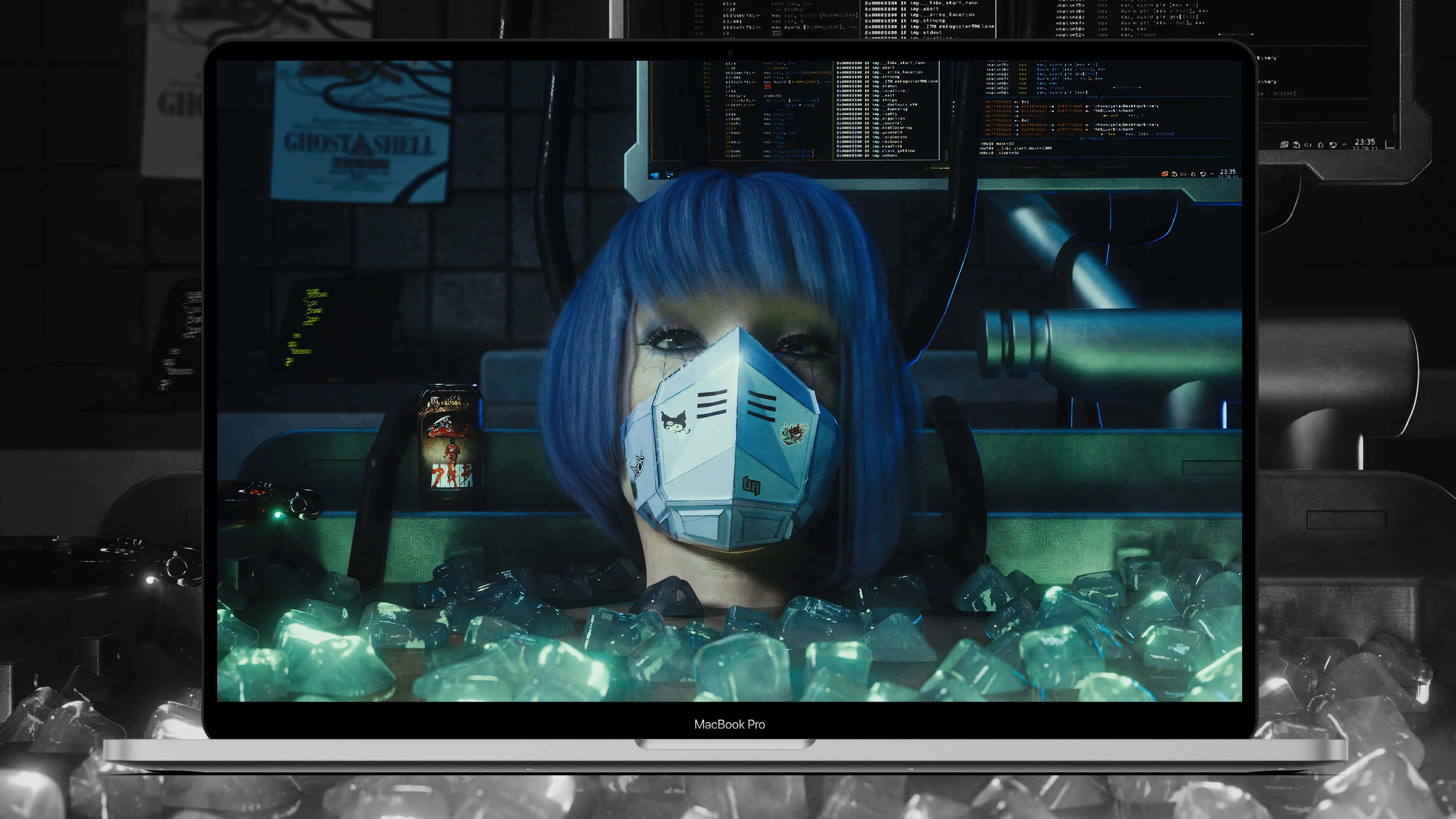 Cyberpunk Laptop 桌布 壁紙 — 一個藍色頭髮、戴著未來感面具的人從MacBook Pro螢幕上發光的綠色冰中出現。