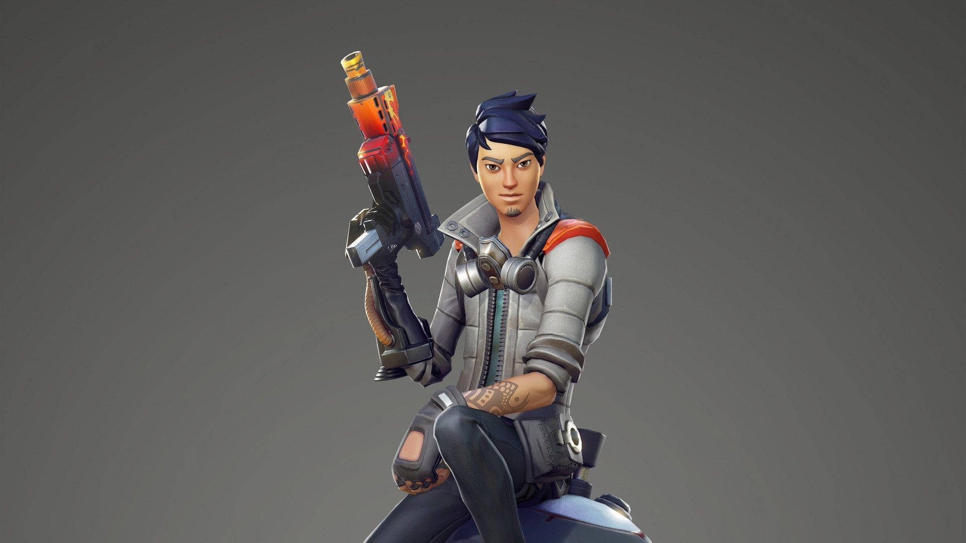Fortnite 造型 桌布 壁紙 — 一個藍色頭髮、身穿戰術裝備的Fortnite角色，在純灰色背景前手持發光的橙色和黑色武器。