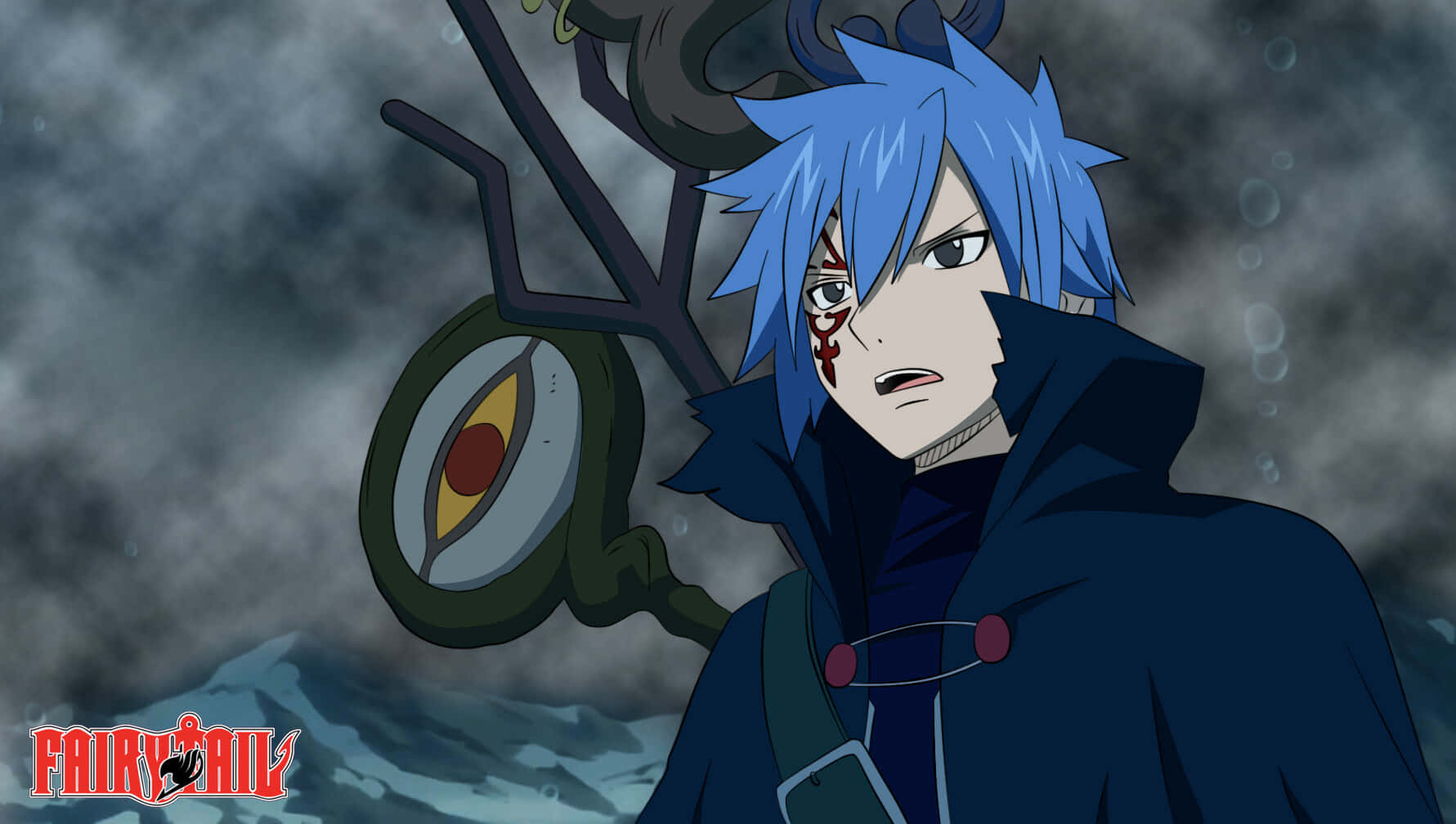 Jellal Fernandes 桌布 壁紙 — 一個藍髮、眼睛染血的動漫角色，身穿黑色斗篷，站在風暴密佈、氣泡升起的雲層背景前。