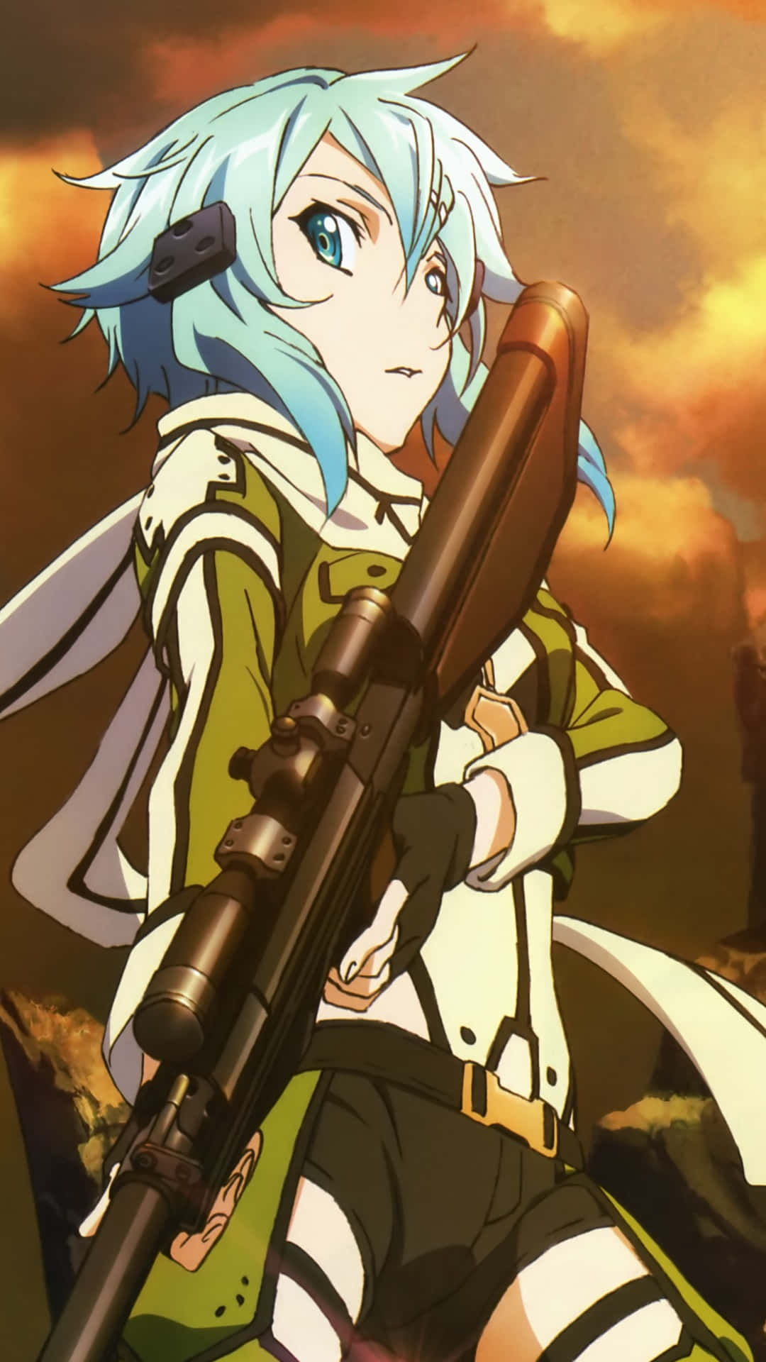 Sinon 桌布 壁紙 — 一個藍髮動漫女孩拿著狙擊步槍，站在熾熱的橙色夕陽天空前。