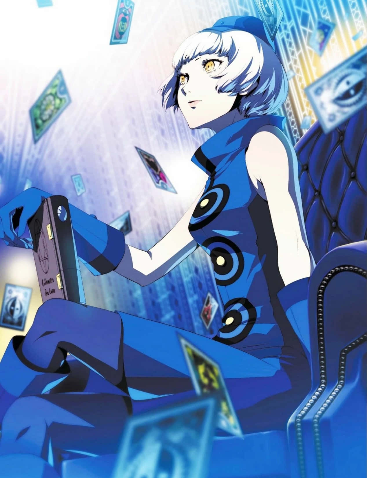 persona 5 4K 桌布 壁紙 — 一個藍髮動漫女孩穿著藍色衣服坐在毛絨椅子上，周圍漂浮著塔羅牌。