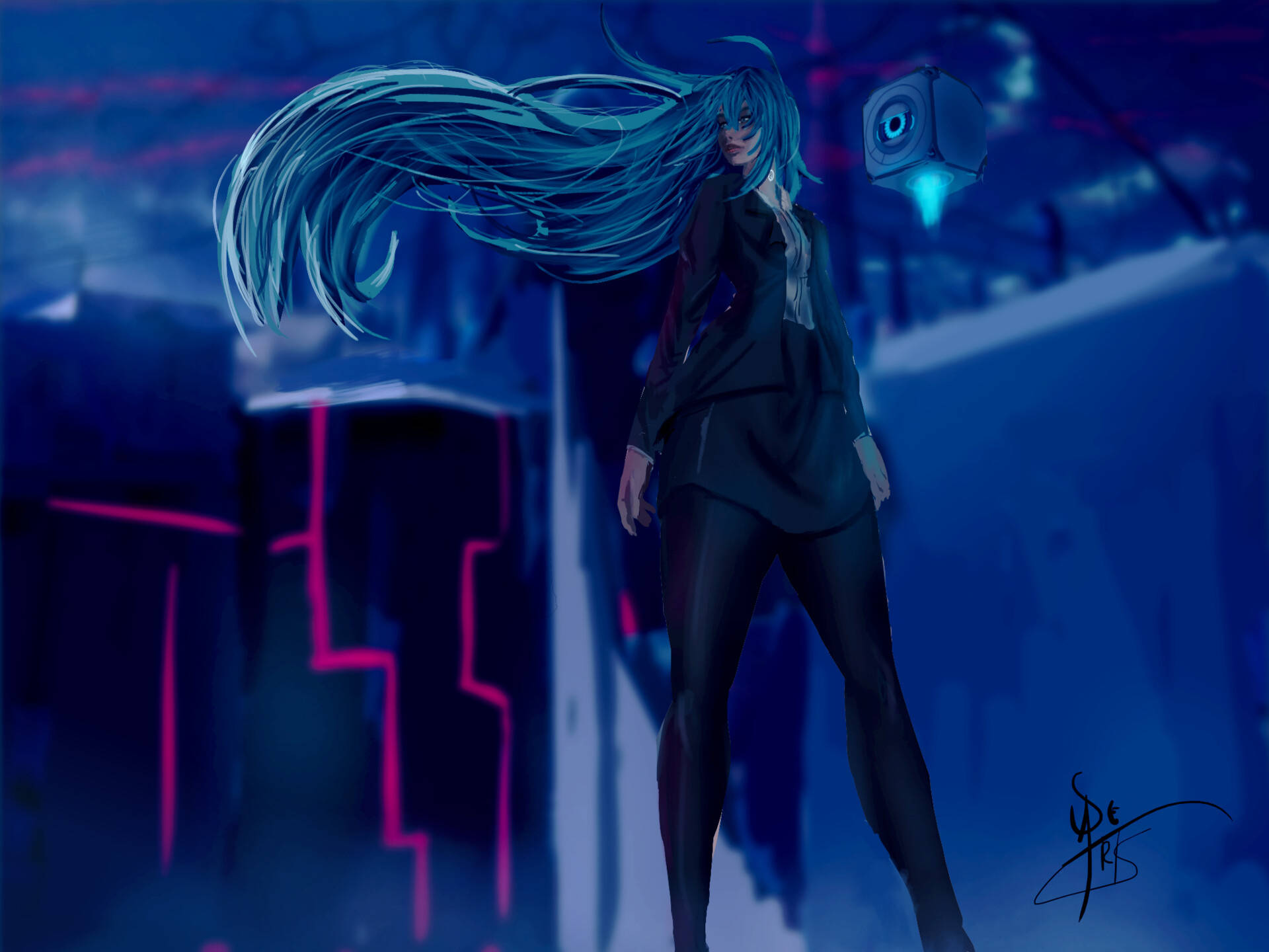 Vivy 桌布 壁紙 — 一個藍髮動漫女孩穿著黑色衣服，站在霓虹燈照亮的賽博朋克小巷中，旁邊有一個漂浮的發光立方體。