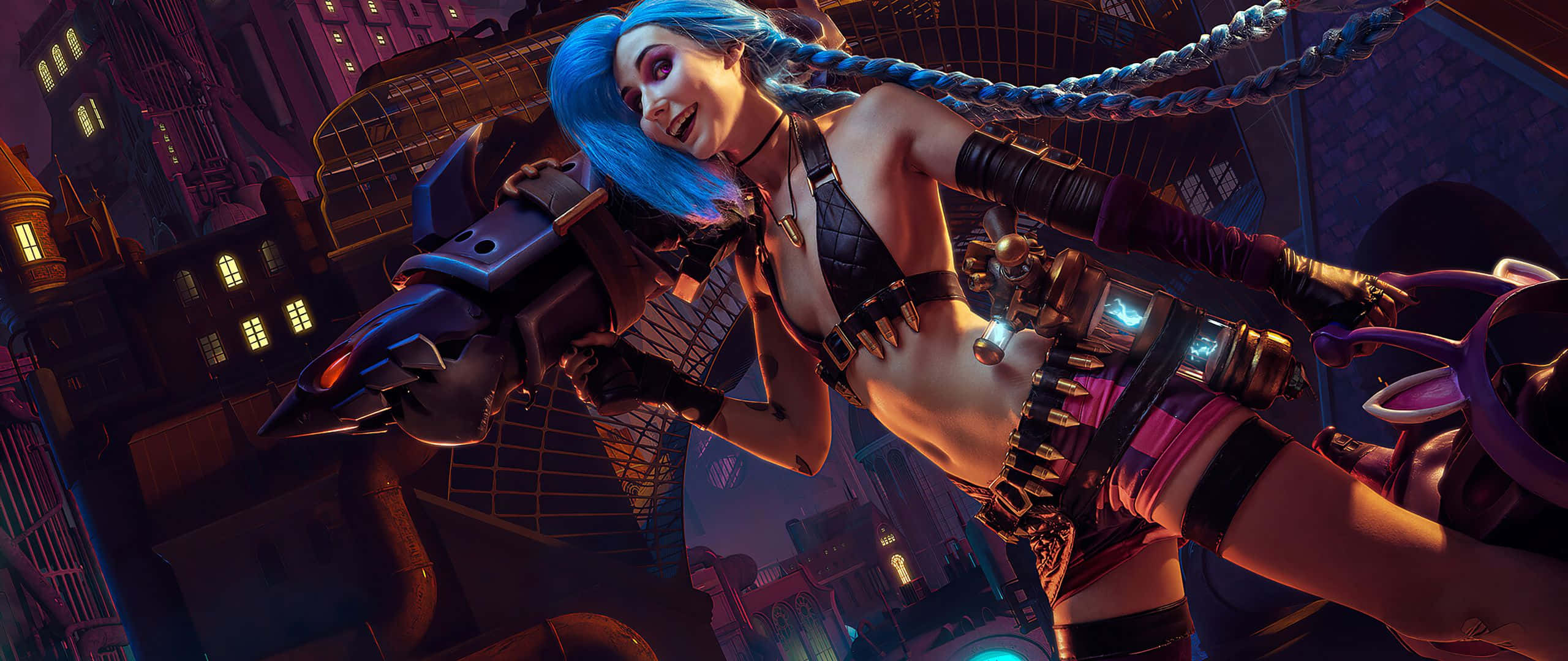 Jinx 桌布 壁紙 — 一個藍髮動漫角色手持武器，在夜晚霓虹燈照亮的天際線前動態擺姿勢。