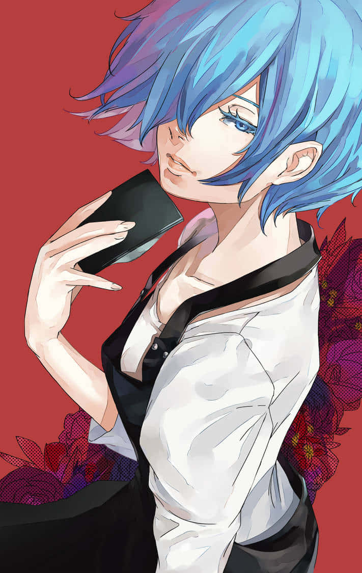 Touka Kirishima 桌布 壁紙 — 一個藍髮動漫角色穿著白色襯衫，在帶有花卉圖案的鮮紅色背景前拿著一部黑色手機。