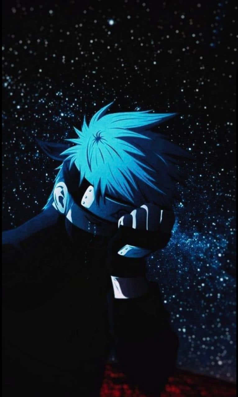 桌布 壁紙 — 一個藍髮動漫角色身穿黑色斗篷，站在星空夜空下，雙眼發光，表情堅定。