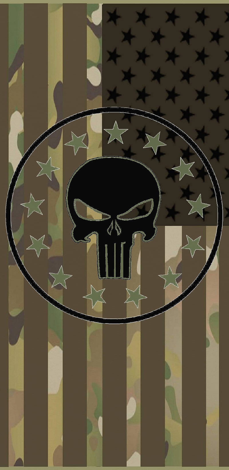 Punisher Skull 桌布 壁紙 — 一個被星星包圍的黑色骷髏標誌，居中於一個帶有迷彩和星星的分割美國國旗設計上。