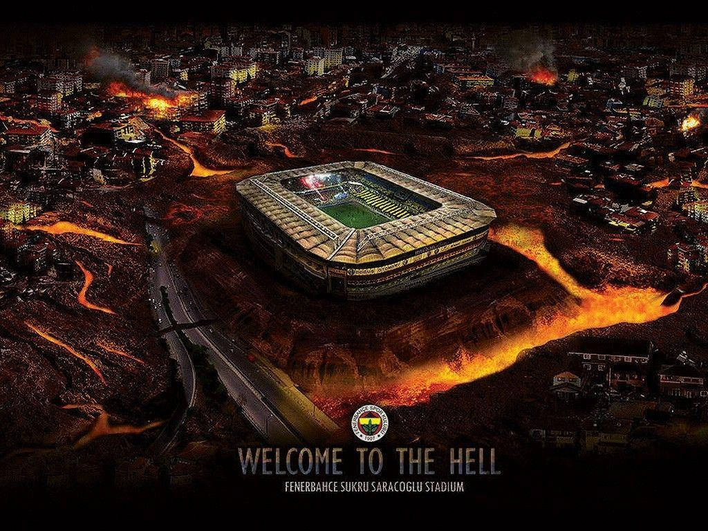Fenerbahce 桌布 壁紙 — 一個被流動熔岩和燃燒的城市景觀包圍的足球場，在黑暗的天空下。