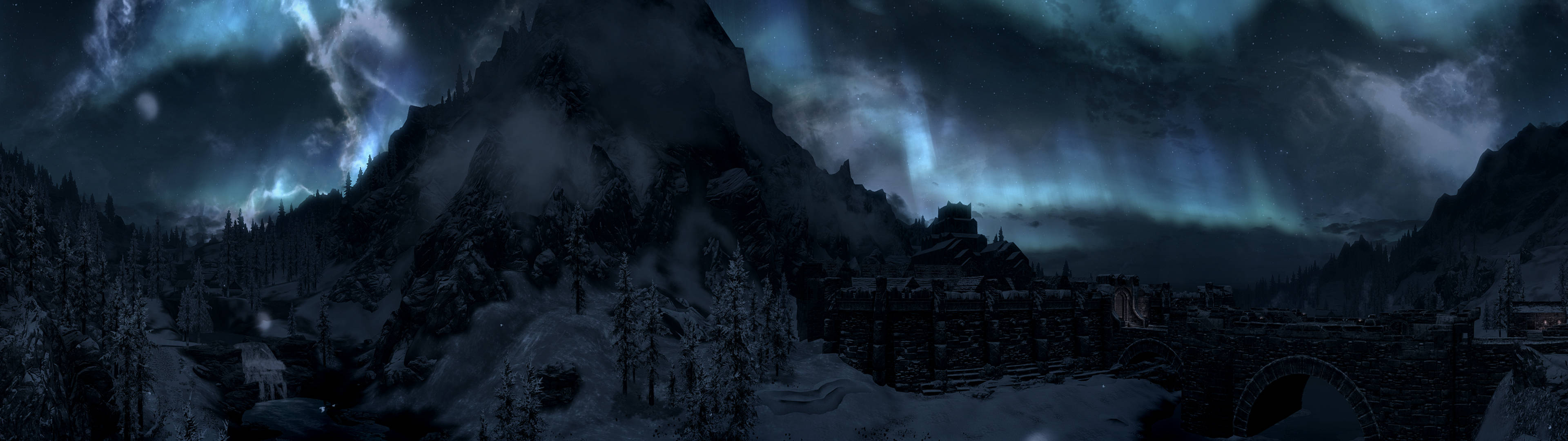 電玩遊戲 桌布 壁紙 — 一個被雪覆蓋的山村，在黑暗的天空下，發光的藍色極光在鋸齒狀的山峰上方舞動。