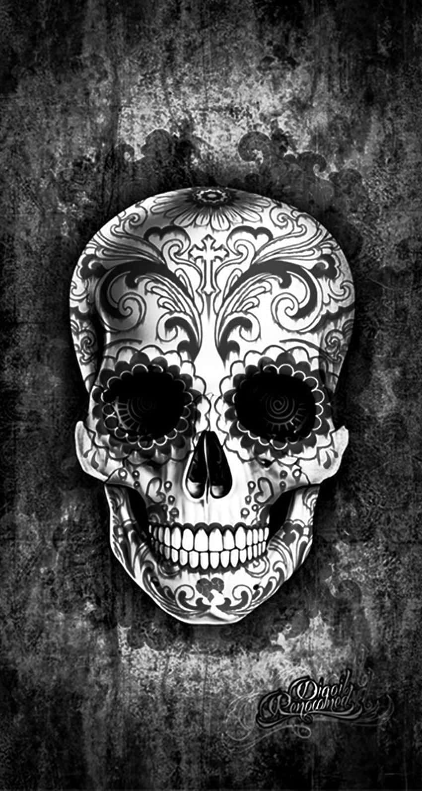 Sugar Skull Phone 桌布 壁紙 — 一個裝飾精緻的糖骷髏，帶有花卉圖案和十字架圖案，在紋理深灰色背景上脫穎而出。