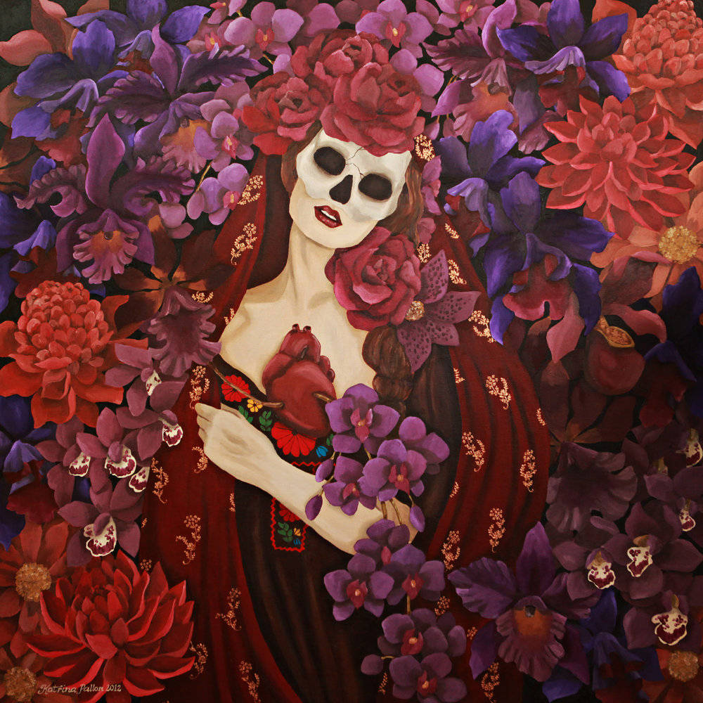 Santa Muerte 桌布 壁紙 — 一個裝飾著紅色和紫色花朵的骨架人物，在充滿活力的花卉懷抱中手持一顆心。