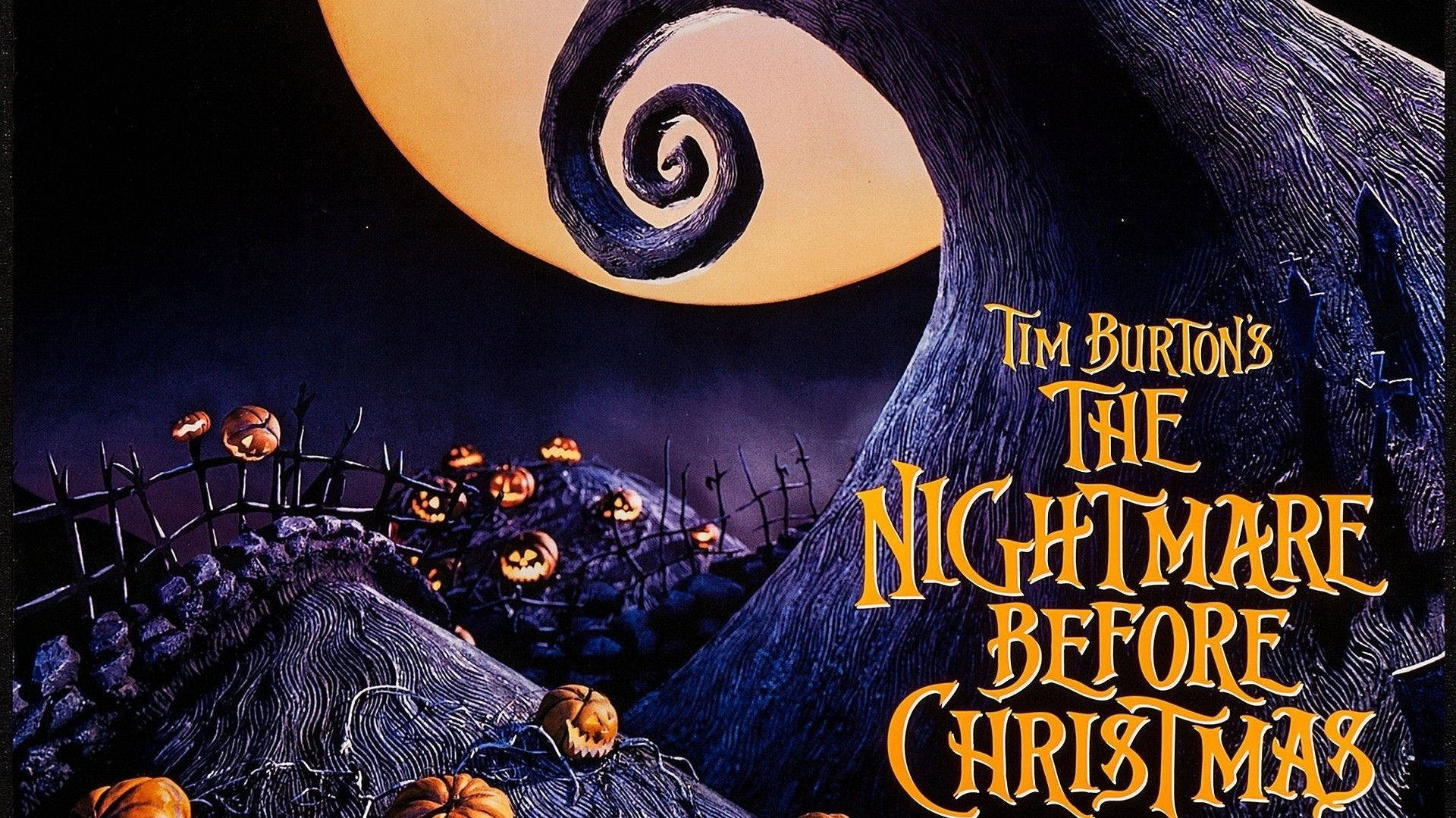 nightmare 桌布 壁紙 — 一個詭異的萬聖節夜晚場景，有一棵巨大的扭曲樹、發光的橙色月亮和暗夜天空下的南瓜燈。