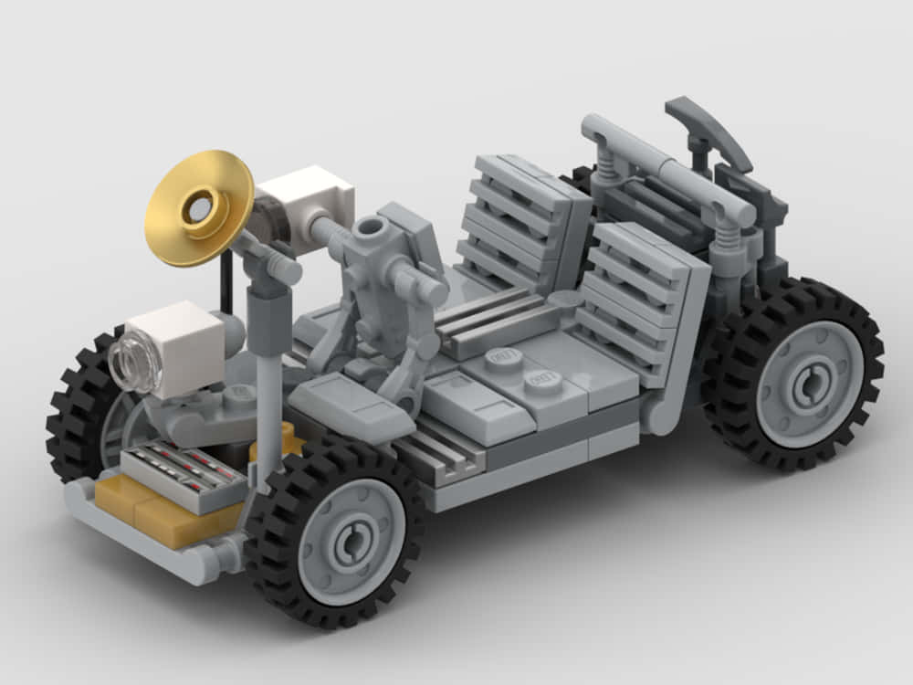 Lunar Rover 桌布 壁紙 — 一個詳細的3D渲染LEGO風格越野車，配有大輪胎、金色喇叭和暴露的機械部件，在純白色背景上。