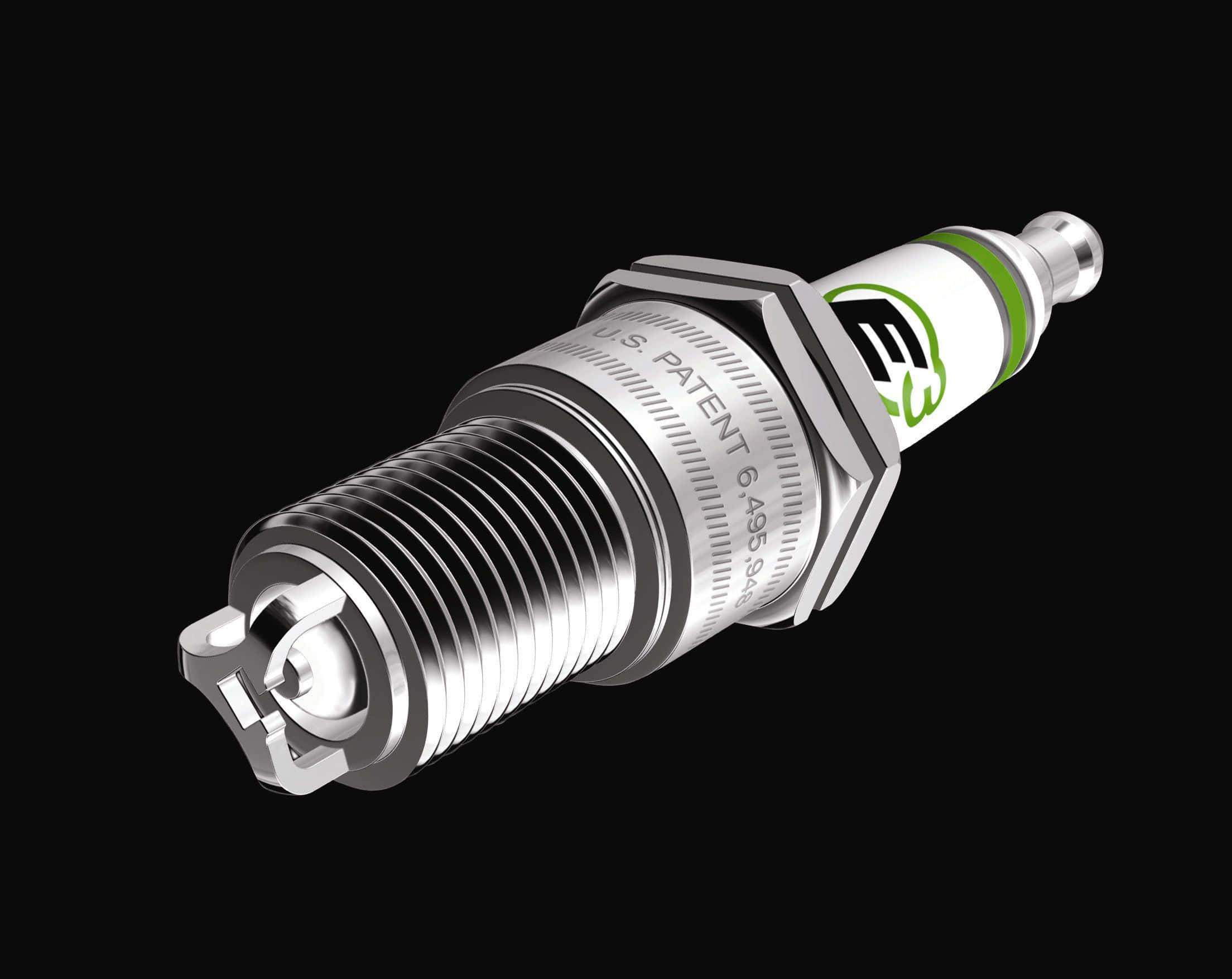 Spark Plug 桌布 壁紙 — 一個詳細的3D渲染圖，展示一個帶有綠色品牌的銀色火星塞，背景為黑色。