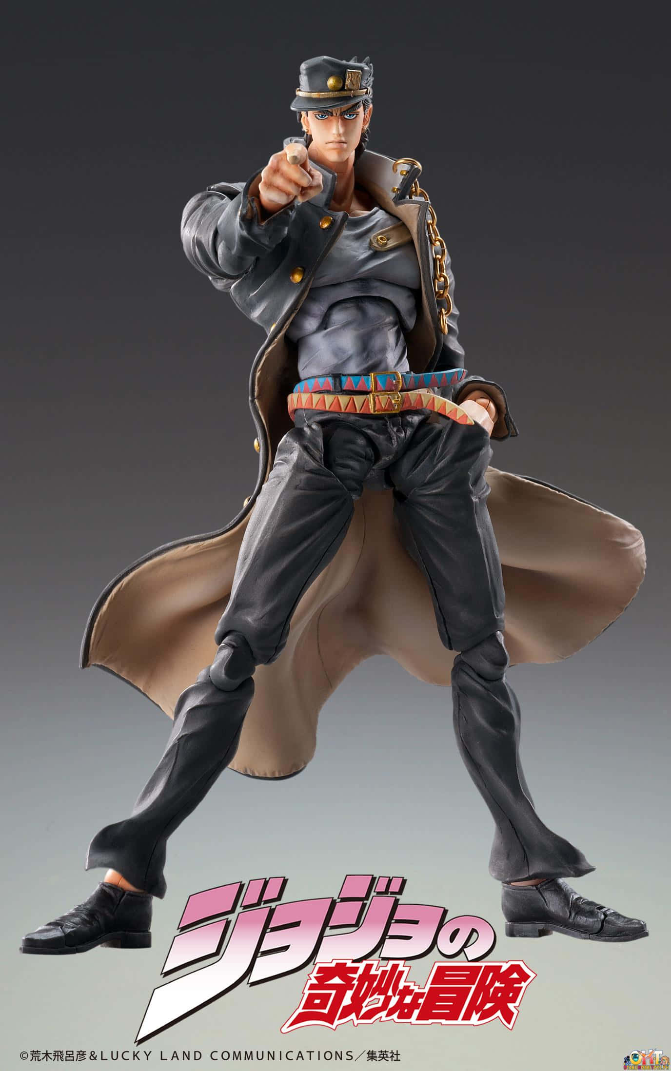 Jotaro 桌布 壁紙 — 一個詳細的動漫人偶，描繪一名穿著風衣和戴帽子的男子，表情堅定地向前指。