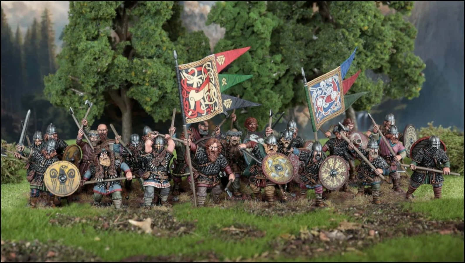 Vikings 桌布 壁紙 — 一個詳細的微型中世紀戰士軍隊，手持盾牌和旗幟，站在森林空地上。