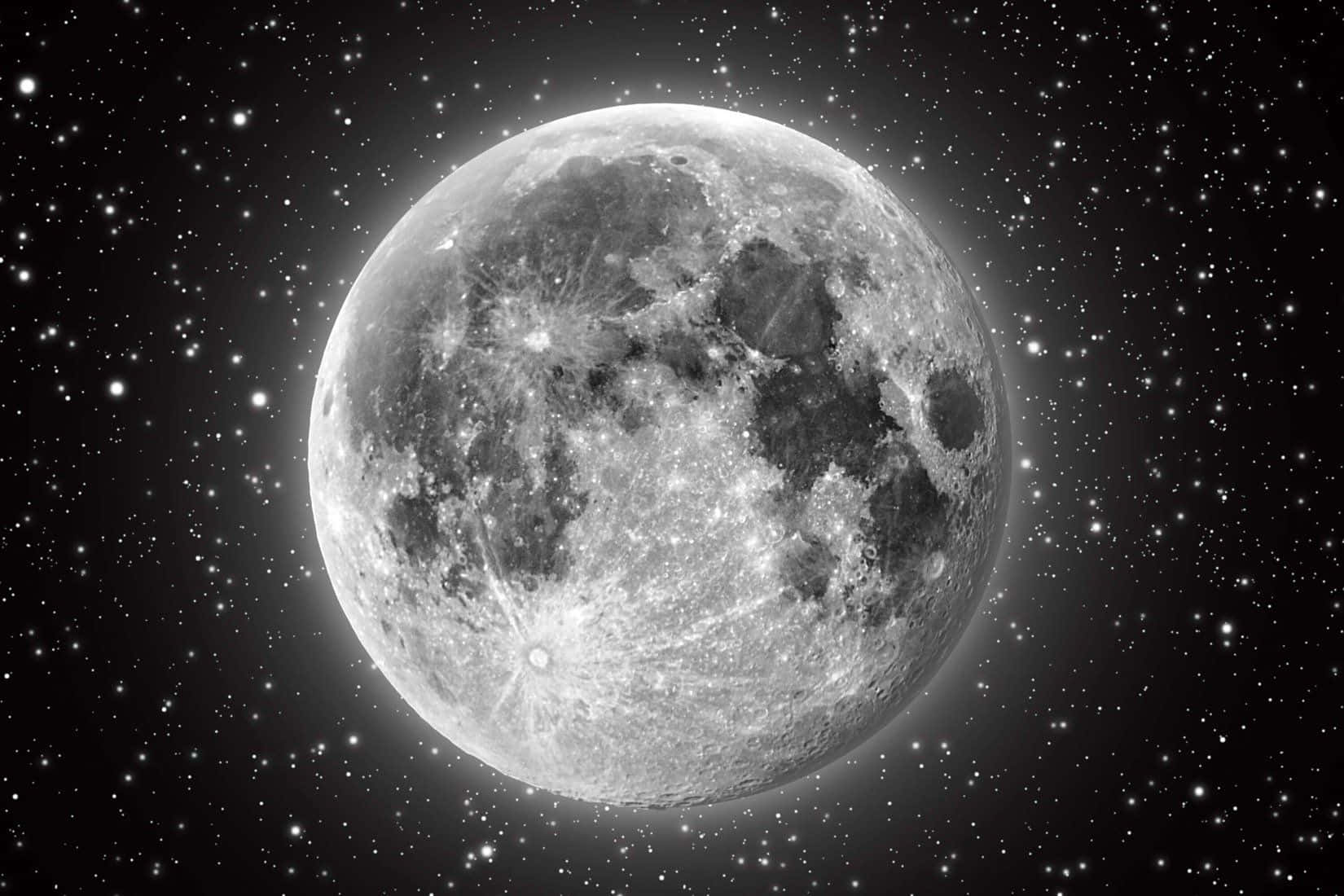 月亮與星星 桌布 壁紙 — 一個詳細的灰階月亮主導著星場，在宇宙光下閃耀著隕石坑和月海。