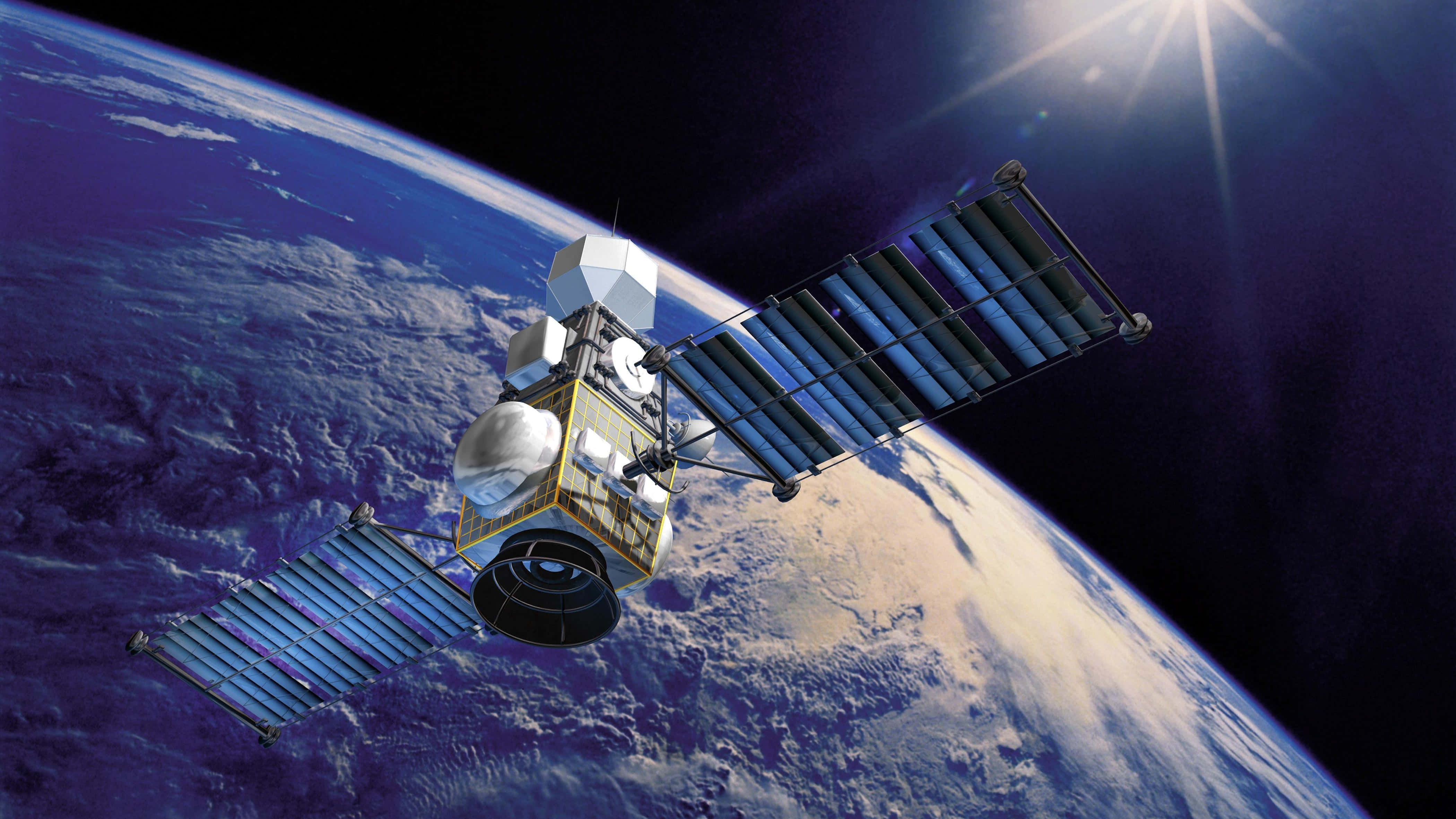 Space Satellite 桌布 壁紙 — 一個詳細的衛星在地球軌道上運行，太陽能板展開，背景是發光的太陽和藍色星球。
