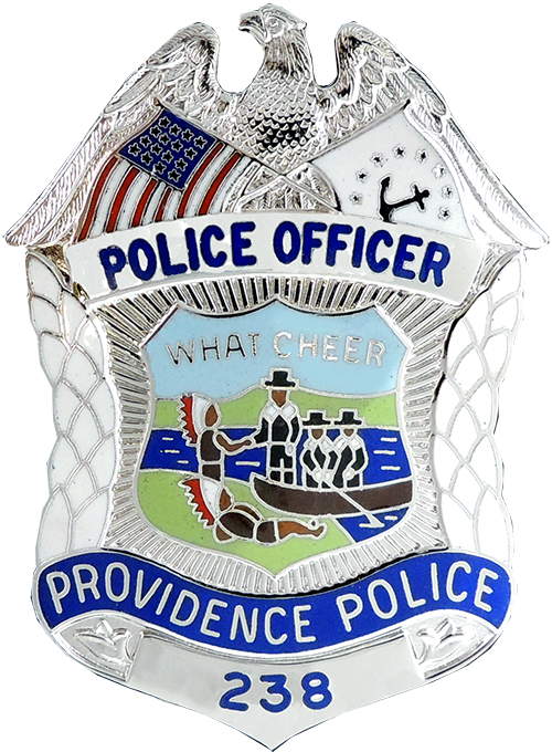 警察 桌布 壁紙 — 一個詳細的銀色普羅維登斯警察238警徽，特色包括鷹、美國國旗、錨，以及一艘載有人的船場景，並帶有文字What Cheer。